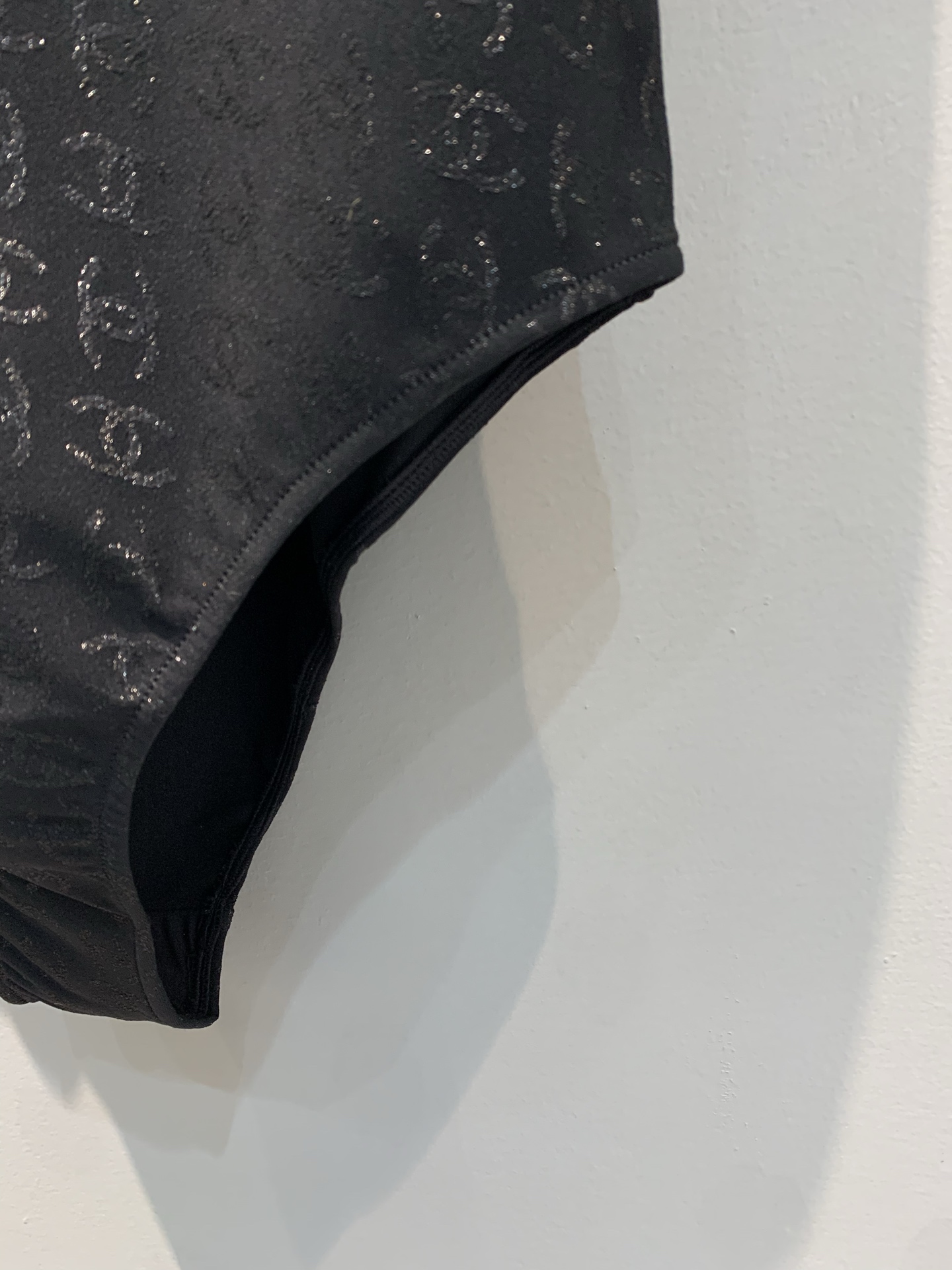 新款🔥出货啦📢！原版开发 C家春夏新款花边泳衣，原版定制暗纹双C提花面料，面料弹力十足，上身恰到好处的贴