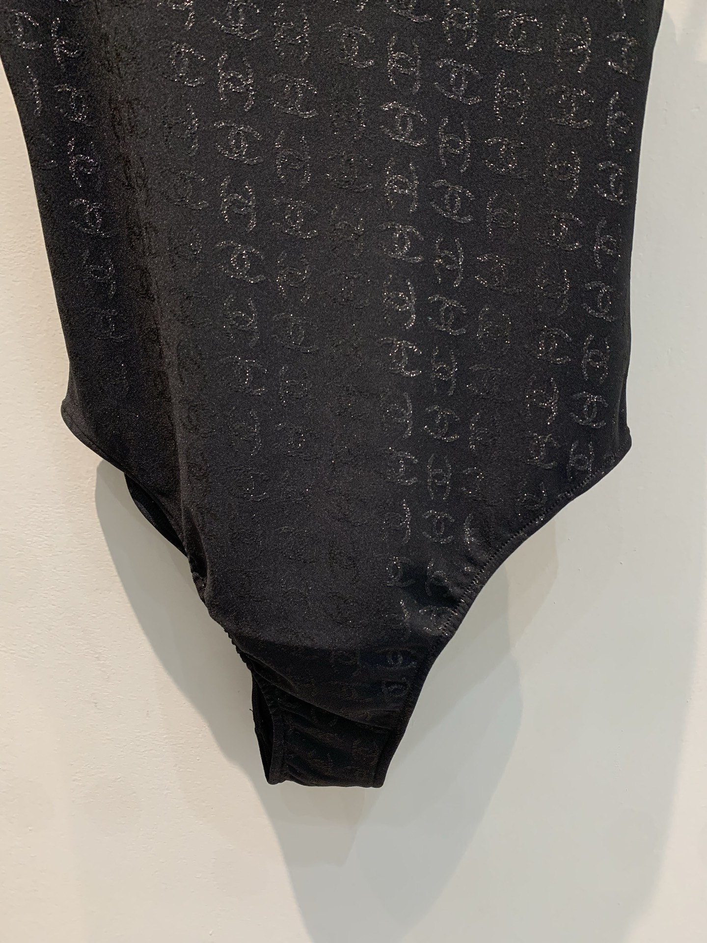 新款🔥出货啦📢！原版开发 C家春夏新款花边泳衣，原版定制暗纹双C提花面料，面料弹力十足，上身恰到好处的贴