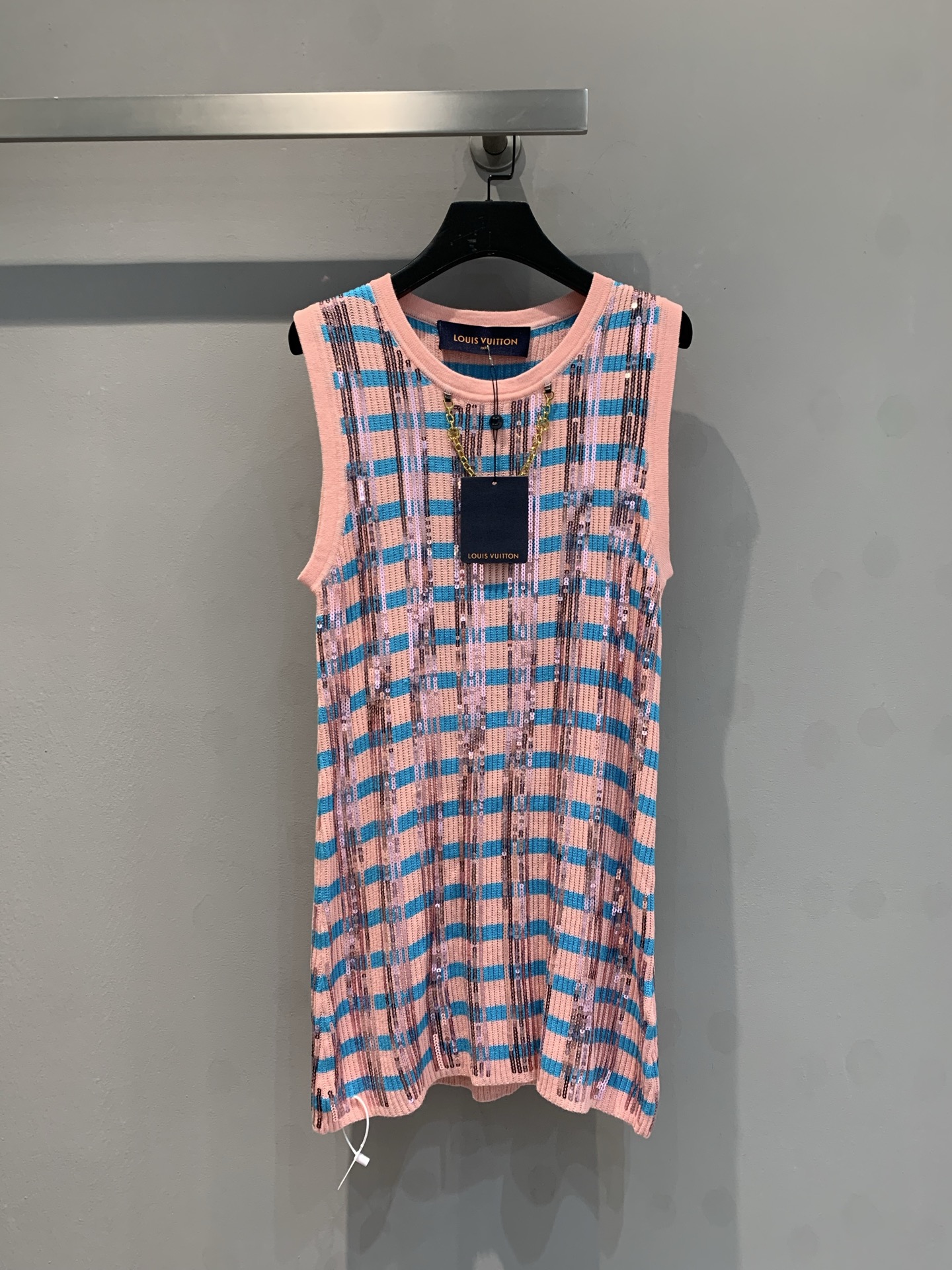 NO:324919,Special offer L-home sleeveless plaid sequin dress, pink base collision blue-black plaid, fashionable and eye-catching. The sequin elements add a gorgeous feeling, easily create a focus shape, showing unique charm, and are not to be missed by fashion experts. SML,,louis vuitton, skirts,alexander wang19860909特价 L家无袖格纹亮片连衣裙,粉色基底碰撞蓝黑格纹 ,时尚亮眼.亮片元素增添华丽感,轻松打造焦点造型,尽显独特魅力,是时尚达人不容错过的单品.码数SML,,louis vuitton,skirts,alexander wang,Women's clothing