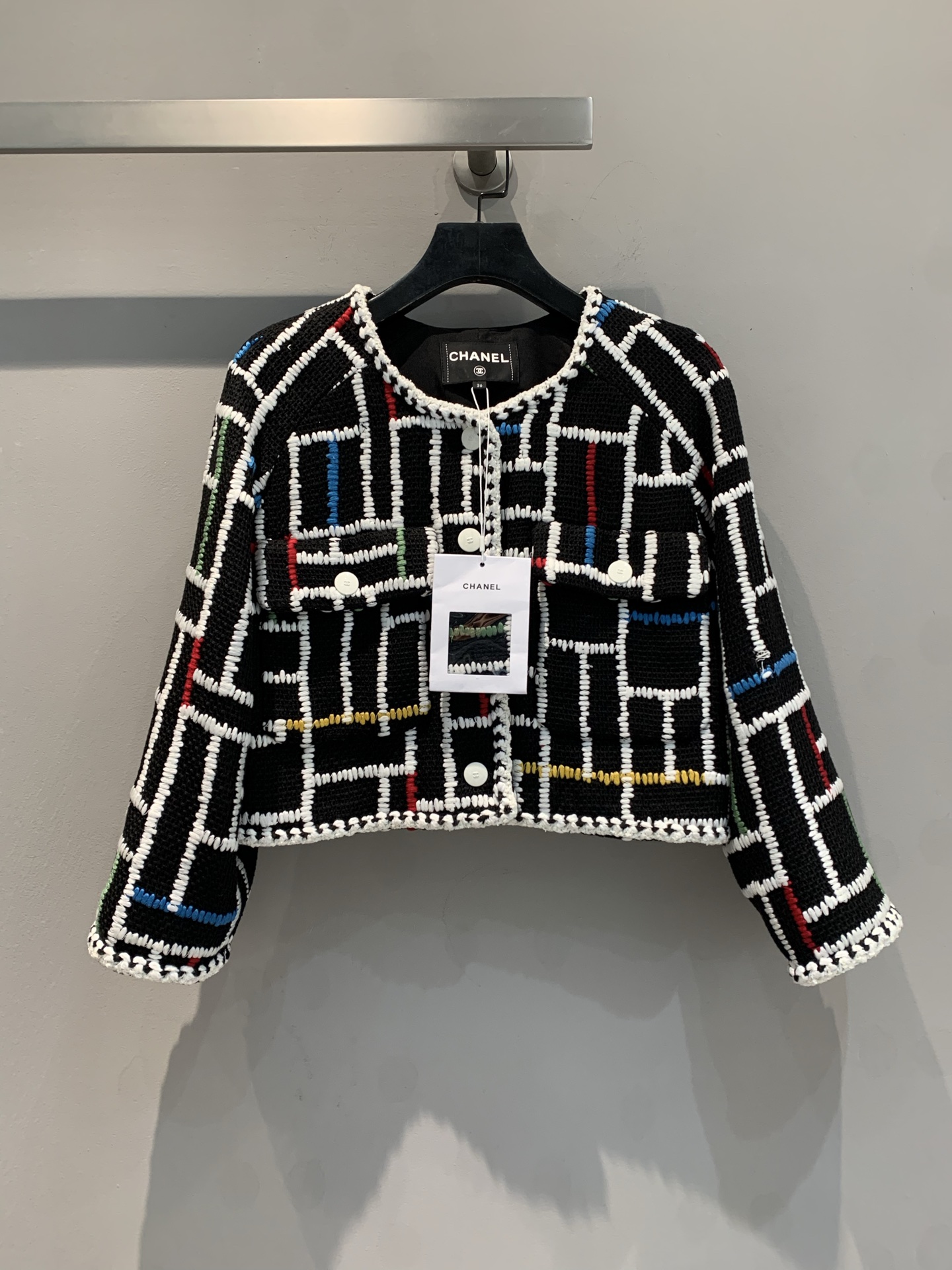 NO:325828,New models are shipped. Original development (with dust bag) C home 2025 early spring new colored tweed jacket, small stand collar, seven-quarter sleeve short style, random and versatile style, colorful maze pattern, very beautiful silhouette cut, and the colors are also very naughty. This season's big hit!  !  A high-end and fashionable versatile coat. Come and buy it if you have taste!  36 38 40, chanel, jackets & coats, alexander wang19860909新款出货啦 原版开发（配防尘袋）C家2025早春新款彩格粗花呢外套 小立领七分袖短款版型 随意百搭款 彩色迷宫花纹 廓形剪裁非常好看 颜色也很调皮 本季的大爆款 ！！高级又时髦的百搭外套 有品味的宝宝快来入手！码数36 38 40,,chanel,jackets & coats,alexander wang,Women's clothing