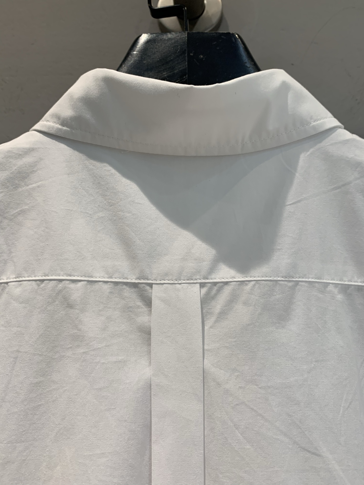 新款🔥出货啦📢 原版开发CD早春度假系列衬衣 简洁有细节 ，质感到位，版型好穿，好搭就真的特别优秀了，小