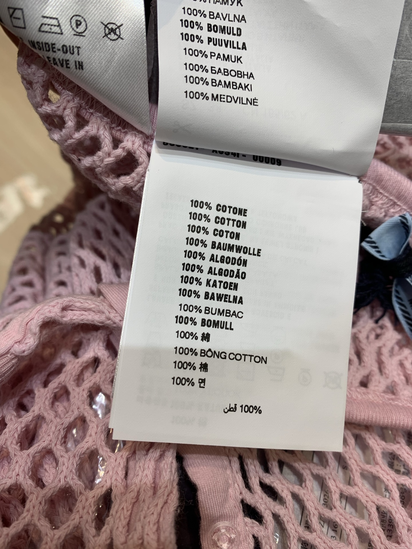 新款🔥出货啦📢 原版开发 Prad*2025春夏新款网纱粉色半裙。采用百分百桑蚕丝内衬，独特网格设计个性