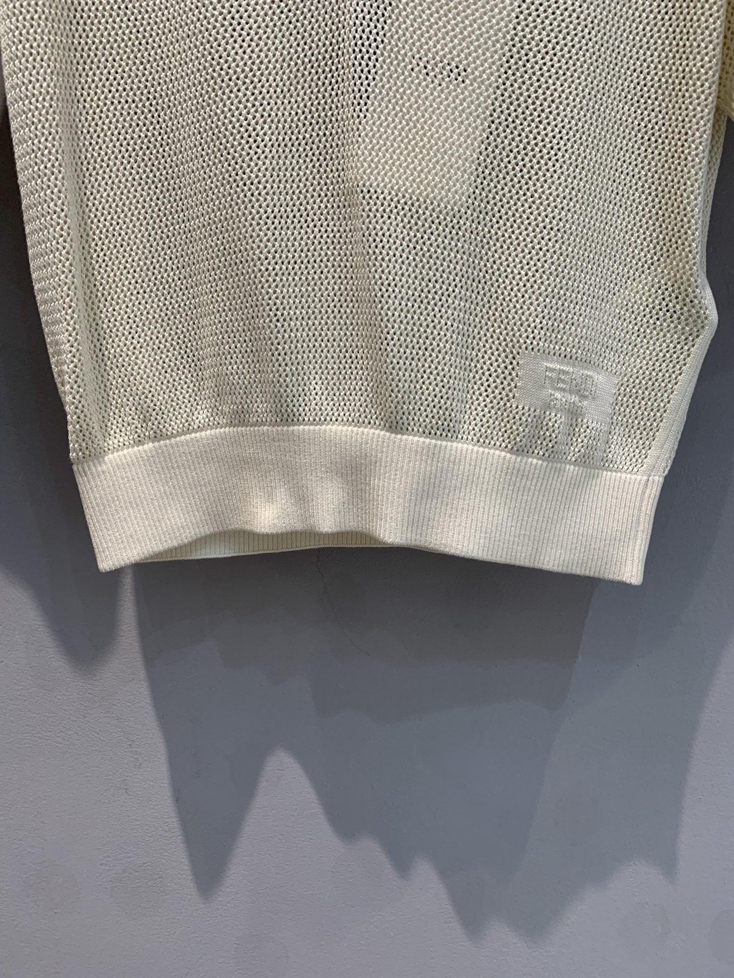 新款🔥出货啦📢 原版实拍 FD2025春夏新款弹力真丝polo领短袖T恤。经典POLO领设计，复古又摩登