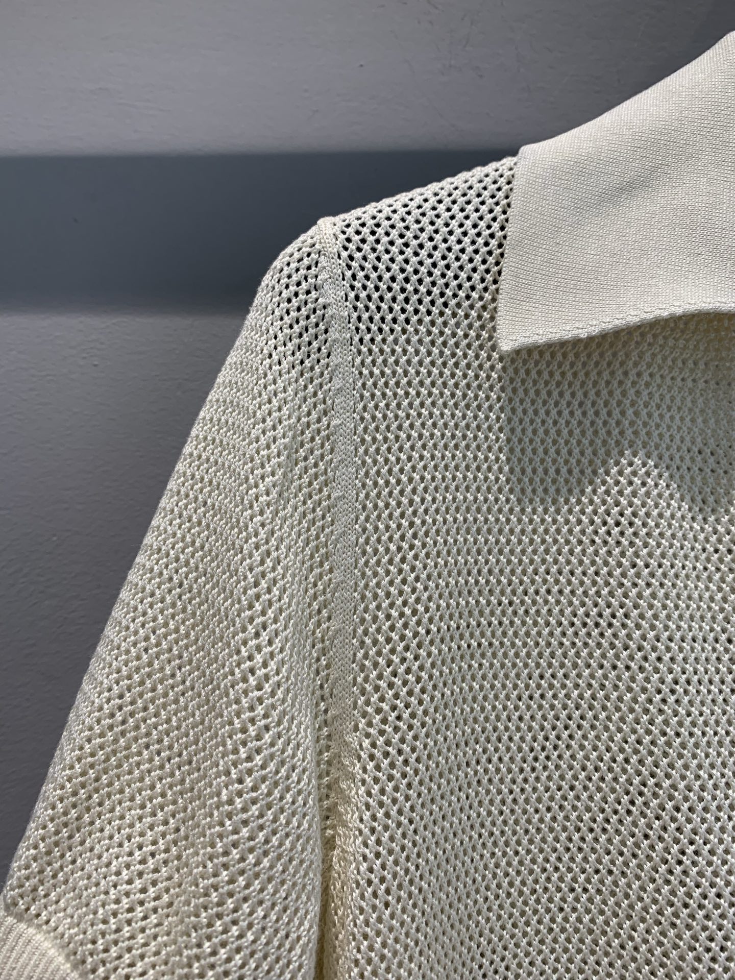 新款🔥出货啦📢 原版实拍 FD2025春夏新款弹力真丝polo领短袖T恤。经典POLO领设计，复古又摩登