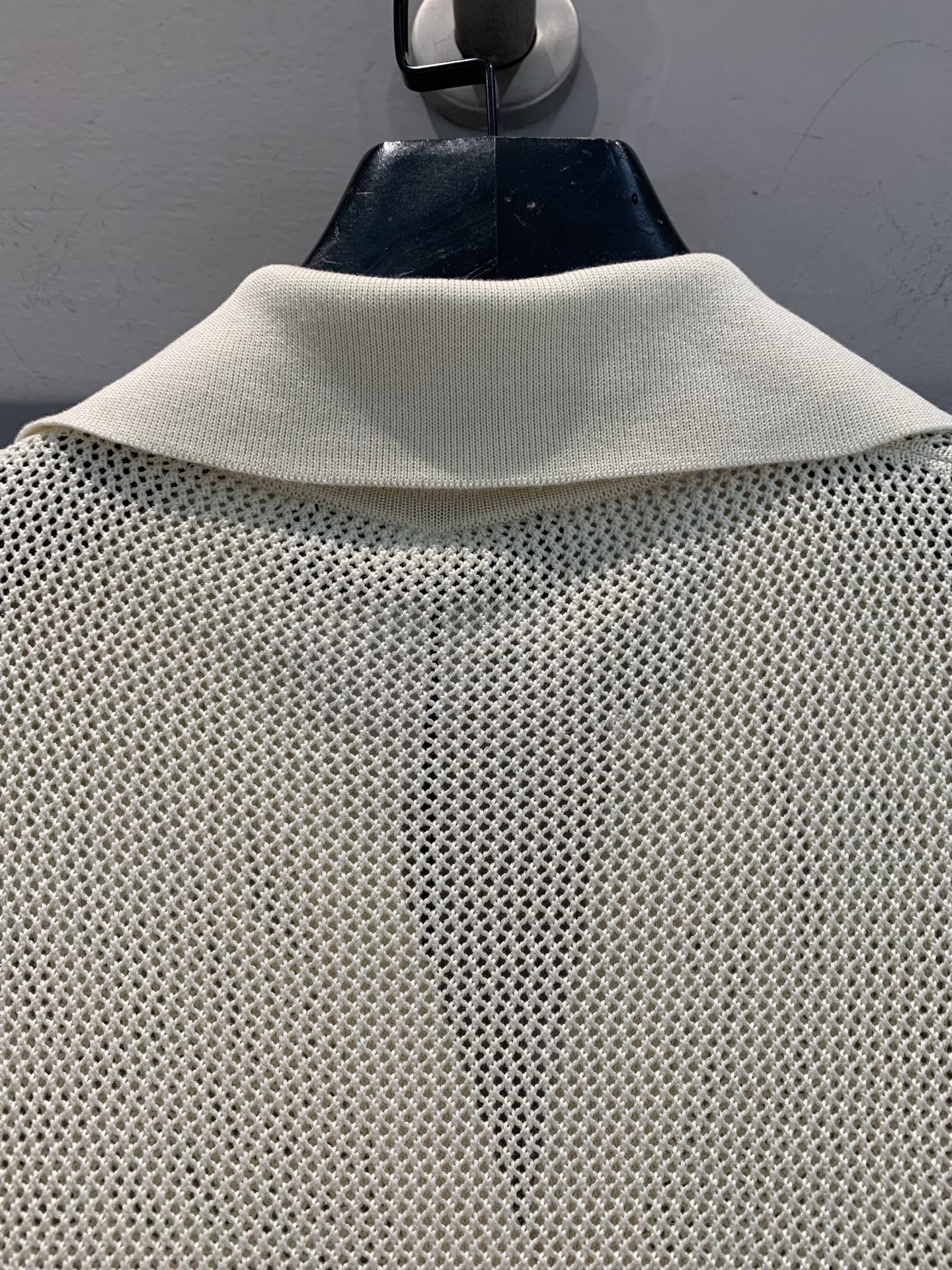 新款🔥出货啦📢 原版实拍 FD2025春夏新款弹力真丝polo领短袖T恤。经典POLO领设计，复古又摩登