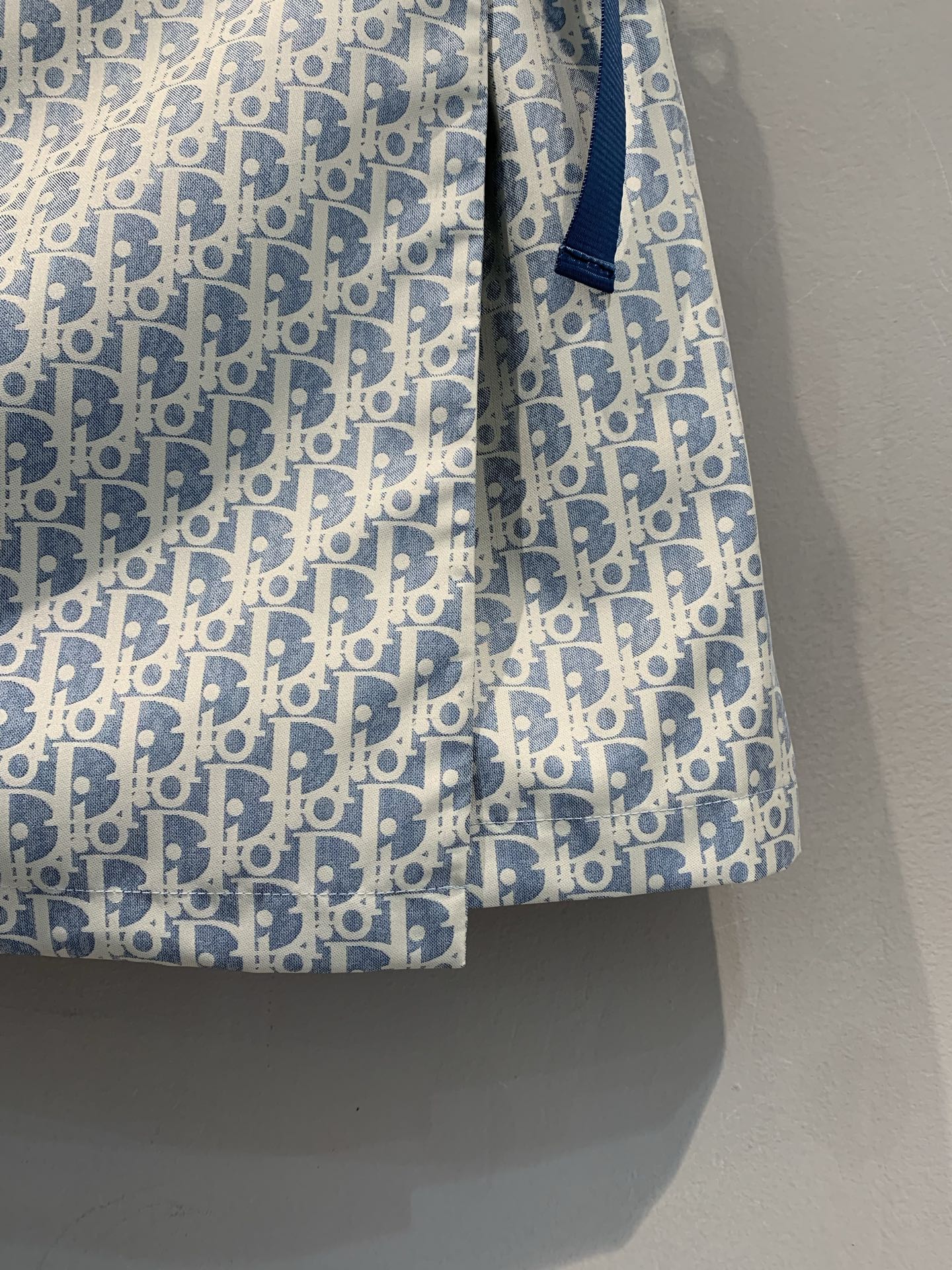 新款🔥出货啦📢 原版开发 CD2025春夏新款新款提花裙裤 采用运动风格设计，饰以 Oblique 印花