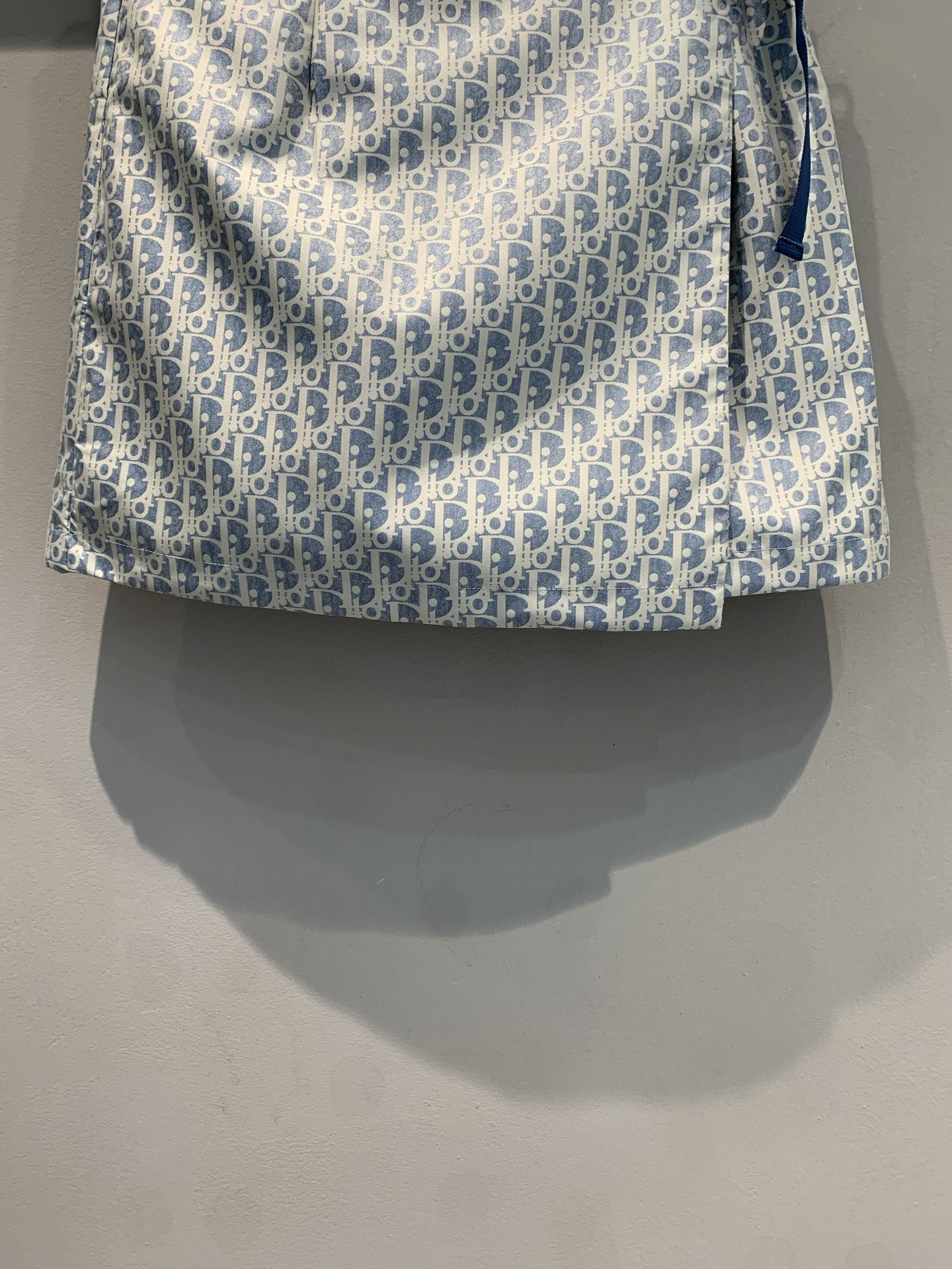 新款🔥出货啦📢 原版开发 CD2025春夏新款新款提花裙裤 采用运动风格设计，饰以 Oblique 印花