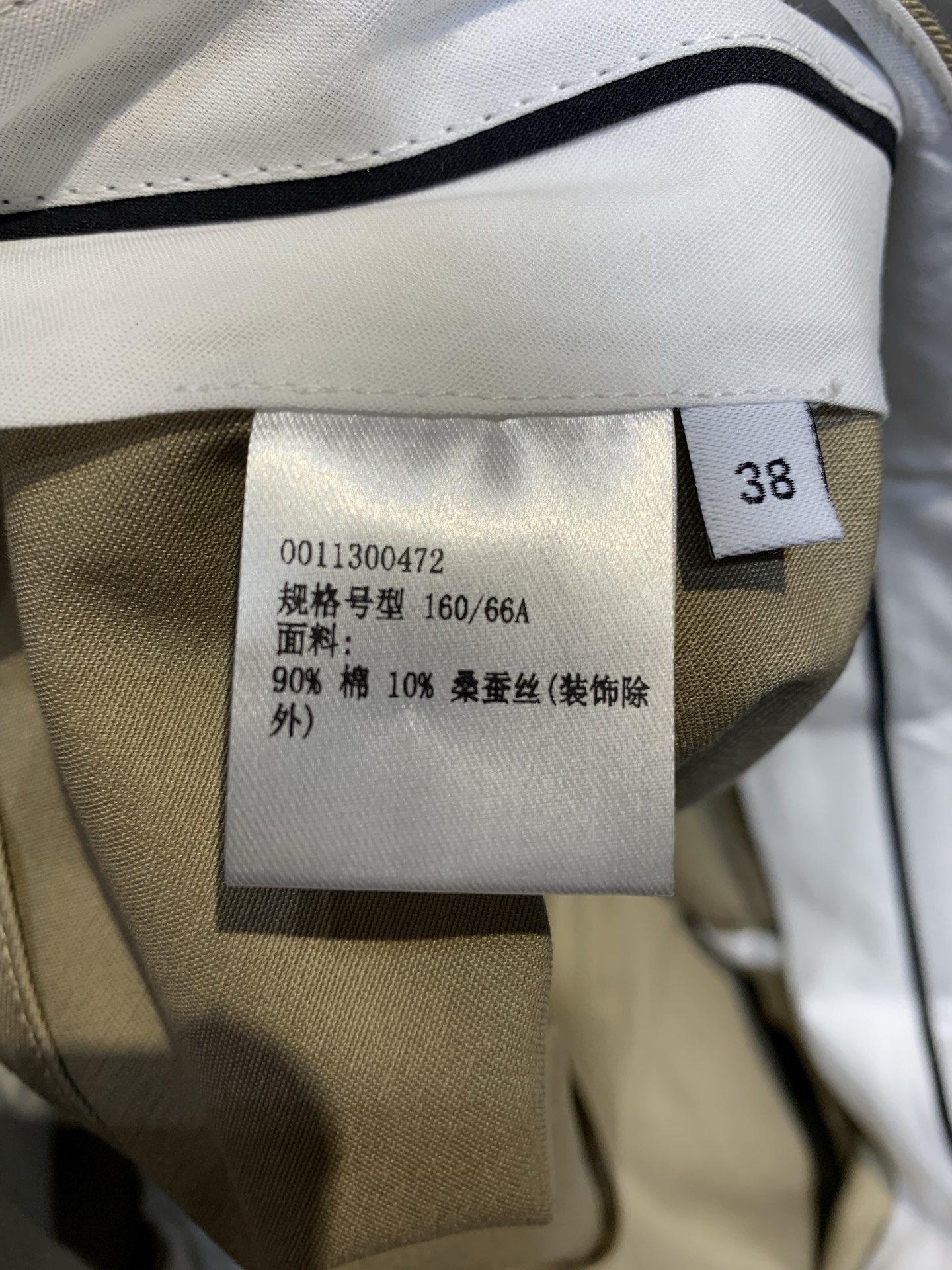 新款🔥出货啦📢 原版开发 Loew*2025春夏新款时髦百搭皮牌褶皱半裙。采用真丝棉混纺面料，质感细腻，