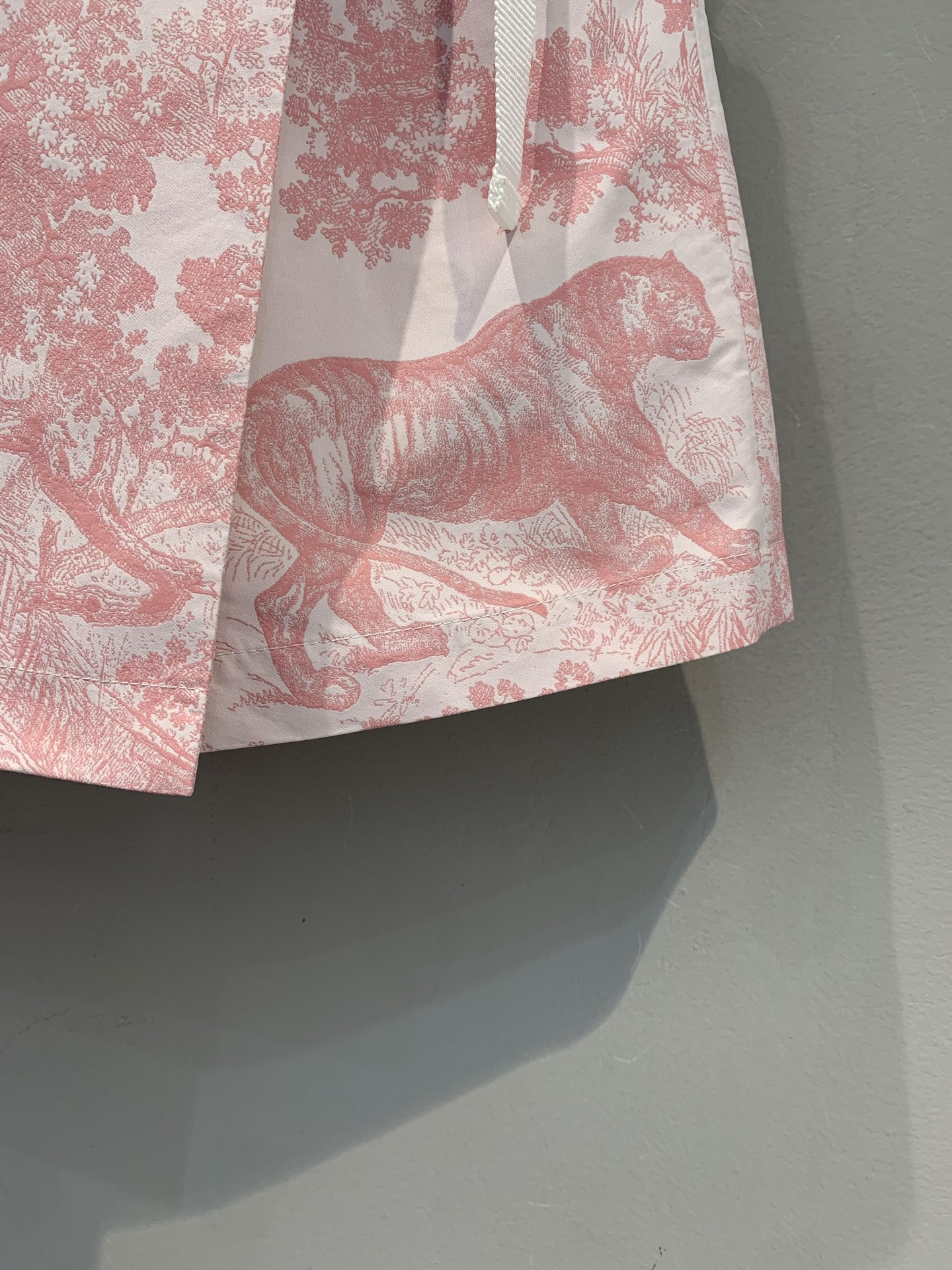 新款🔥出货啦📢 原版开发 CD2025春夏新款名媛风丛林动物印花腰扣裤裙。采用原版定制面料，质感高级 版