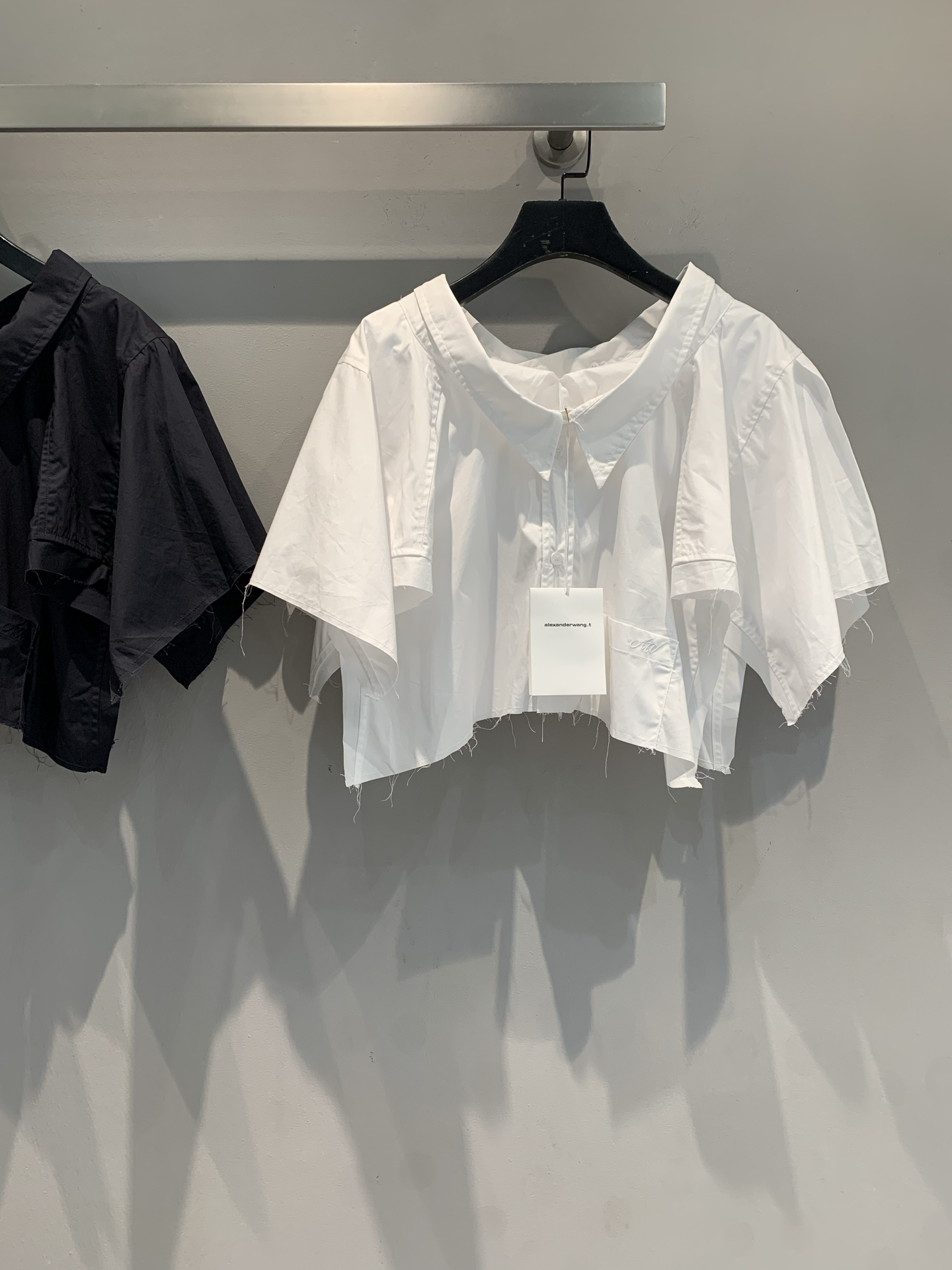 NO:446501,New models are shipped, original development AW spring and summer new retro fashionable high-waist irregular trousers. High waist + irregular skirt = leg precision manufacturing machine cut hides flesh and makes the waist look thin. Who knows the relaxation feeling of walking with the wind!  Wear a short top on a daily basis, hot girl's atmosphere is full with a simple shirt, and can become fashionable in seconds when commuting. The fabric is draped and wrinkle-resistant, worry-free and easy to wear. Lazy cancer stars are ecstatic whether it is dating, shopping or workplace, a pair of trousers and skirts can complete N styles. Whoever wears the 'atmosphere dress' that will fall in love with, fashionable top students' quick lock code number SML, skirts, shirts, alexander wang19860909新款出货啦 原版开发 AW春夏新款复古时髦高腰不规则裤裙.高腰+不规则裙摆=腿精制造机剪裁藏肉又显腰细,走路带风的松弛感谁懂！日常搭短上衣,辣妹氛围拉满配简约衬衫,通勤也能秒变时髦精～面料垂坠又抗皱,省心又好穿,懒癌星人狂喜不管是约会、逛街还是职场,一条裤裙搞定N种风格, 谁穿谁爱上的“氛围神裙”, 时髦尖子生速锁码数SML,,skirts,shirts,alexander wang,Women's clothing