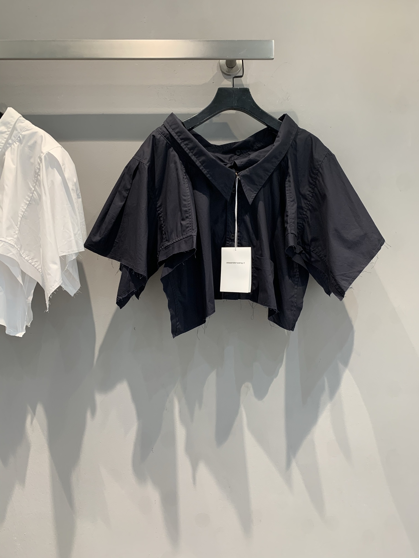 NO:446485,New models are shipped, original development AW spring and summer new retro fashionable high-waist irregular trousers. High waist + irregular skirt = leg precision manufacturing machine cut hides flesh and makes the waist look thin. Who knows the relaxation feeling of walking with the wind!  Wear a short top on a daily basis, hot girl's atmosphere is full with a simple shirt, and can become fashionable in seconds when commuting. The fabric is draped and wrinkle-resistant, worry-free and easy to wear. Lazy cancer stars are ecstatic whether it is dating, shopping or workplace, a pair of trousers and skirts can complete N styles. Whoever wears the 'atmosphere dress' that will fall in love with, fashionable top students' quick lock code number SML, skirts, shirts, alexander wang19860909新款出货啦 原版开发 AW春夏新款复古时髦高腰不规则裤裙.高腰+不规则裙摆=腿精制造机剪裁藏肉又显腰细,走路带风的松弛感谁懂！日常搭短上衣,辣妹氛围拉满配简约衬衫,通勤也能秒变时髦精～面料垂坠又抗皱,省心又好穿,懒癌星人狂喜不管是约会、逛街还是职场,一条裤裙搞定N种风格, 谁穿谁爱上的“氛围神裙”, 时髦尖子生速锁码数SML,,skirts,shirts,alexander wang,Women's clothing