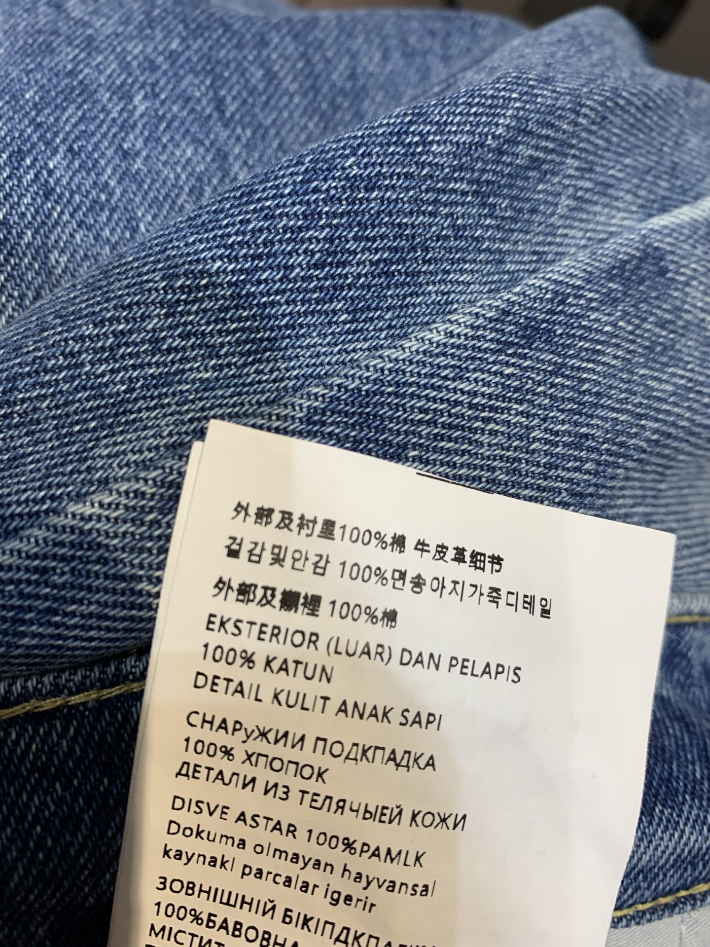 新款🔥出货啦📢 原版开发 Prad*2025早秋新款后开叉牛仔半裙 面料是一个四季可穿的适中的一个厚度，