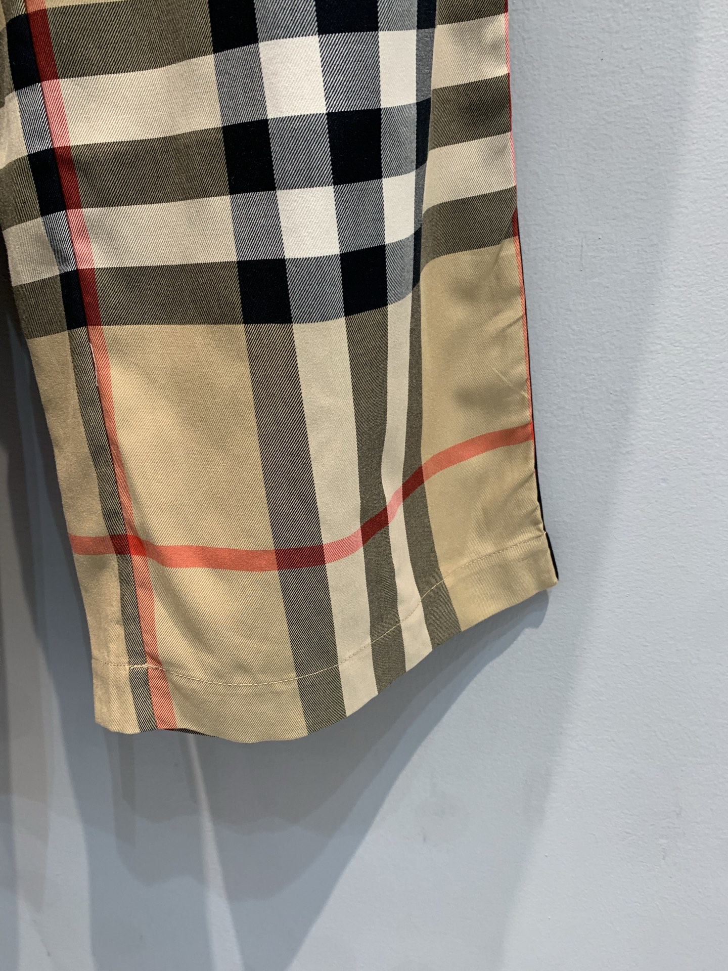 新款🔥出货啦📢 原版开发 Bur2025早秋新款拼色格纹长裤 色织精纺格纹定位裁片对格，高腰松紧弹力腰围