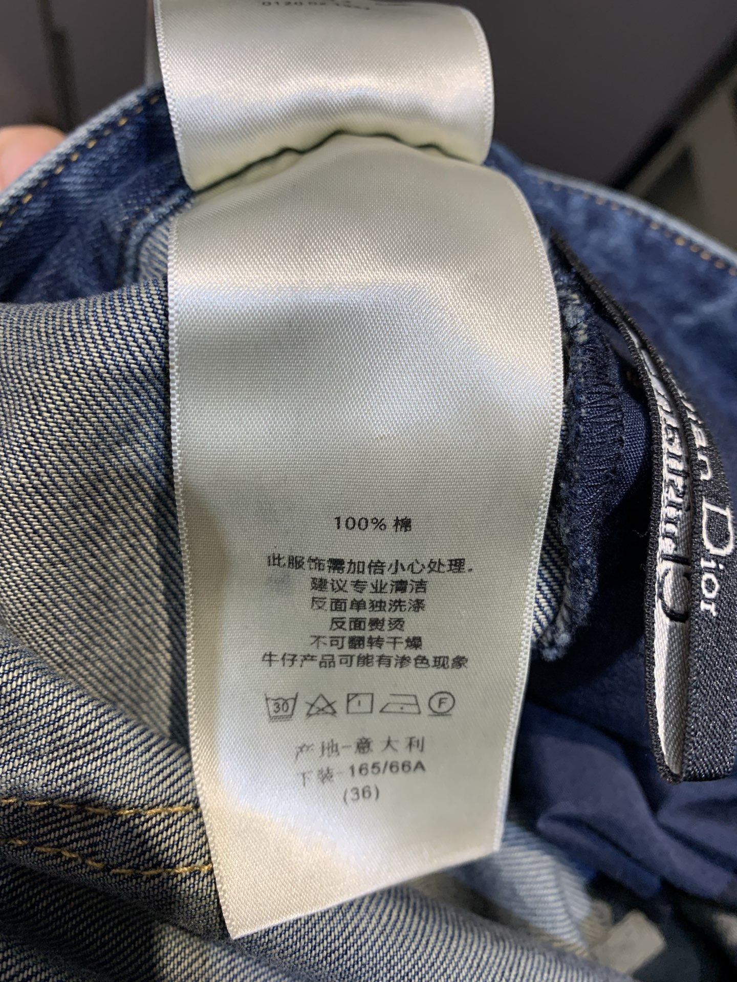 新款🔥出货啦📢 原版开发 CD2025早秋新款侧边织带提花logo牛仔裤 采用蓝色棉质牛仔布精心制作，以