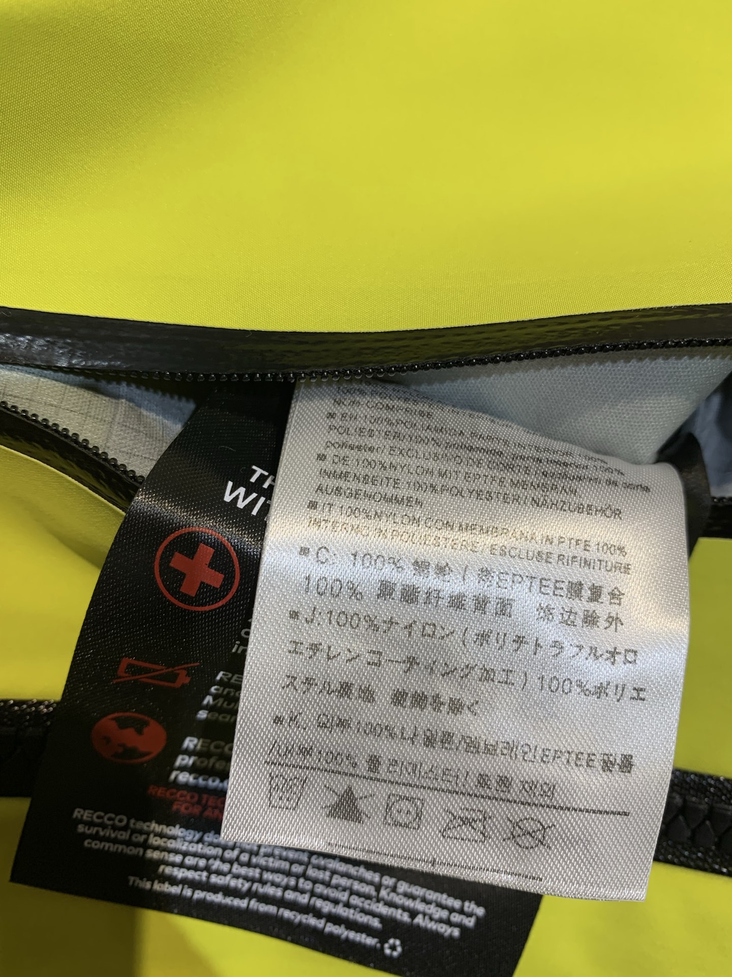 新款🔥出货啦📢 代工厂出品 Arcteryx始祖鸟 ALPHA SV 纯色舒适连帽Logo印花硬壳冲锋衣