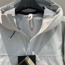新款🔥出货啦📢 代工厂出品 Arcteryx始祖鸟 ALPHA SV 纯色舒适连帽Logo印花硬壳冲锋衣 新款🔥出货啦📢 代工厂出品 Arcteryx始祖鸟 ALPHA SV 纯色舒适连帽Logo印花硬壳冲锋衣