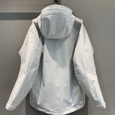新款🔥出货啦📢 代工厂出品 Arcteryx始祖鸟 ALPHA SV 纯色舒适连帽Logo印花硬壳冲锋衣 新款🔥出货啦📢 代工厂出品 Arcteryx始祖鸟 ALPHA SV 纯色舒适连帽Logo印花硬壳冲锋衣