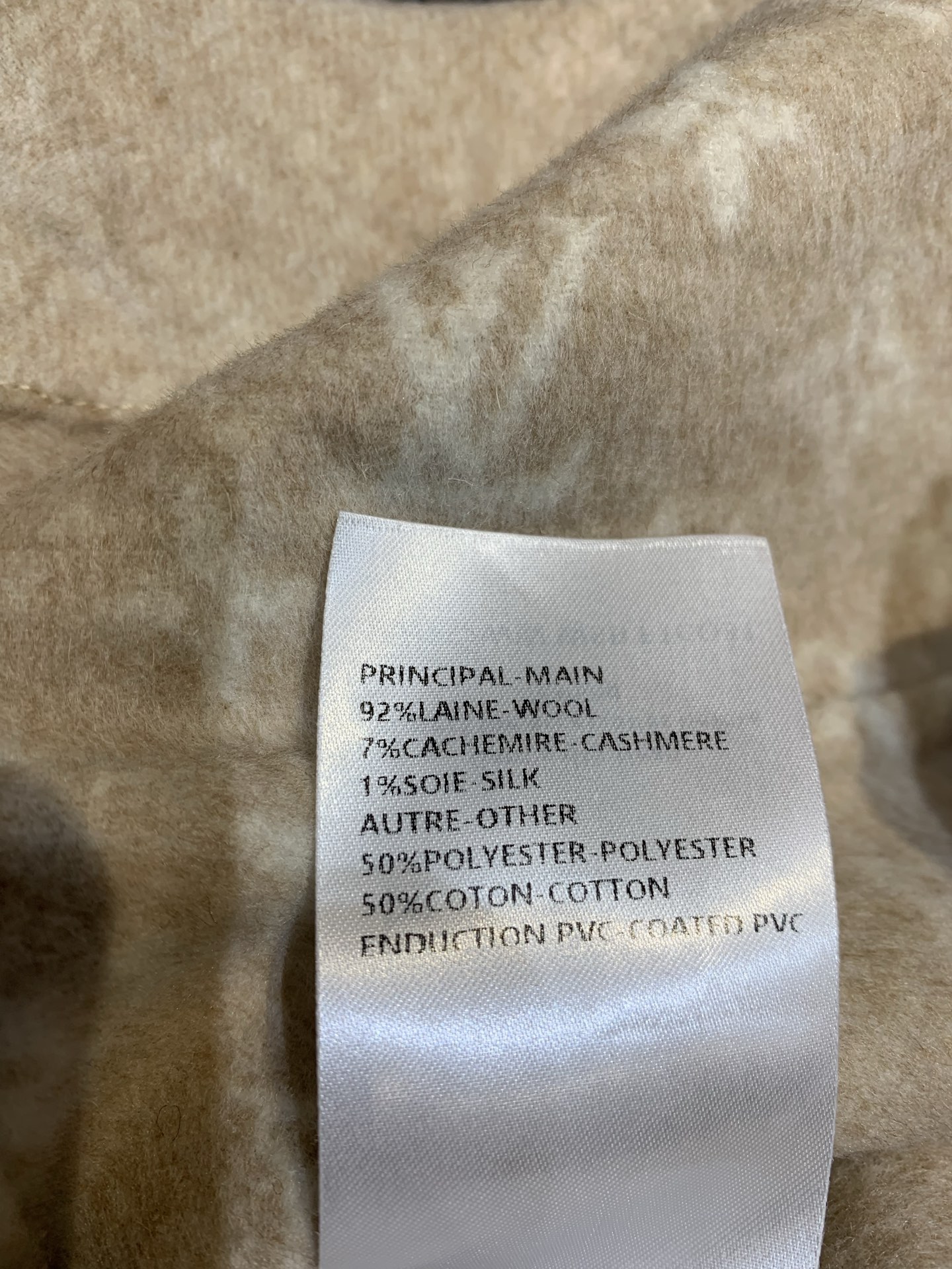 新款🔥出货啦📢 Y版开发 L家2025秋冬新款皮扣拉链连帽马甲。采用澳洲进口绵羊毛+真丝混纺面料，质感细