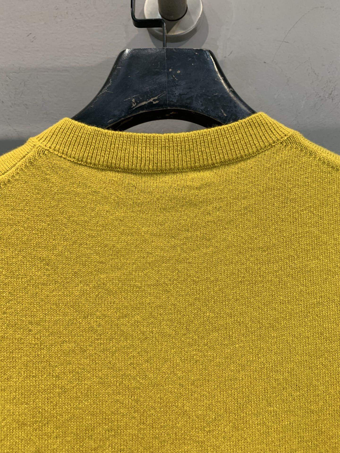 新款🔥出货啦📢 Y版开发 Miumi*2025早秋新款菱格纹山羊绒背心，采用进口山羊绒面料，质感细腻，亲