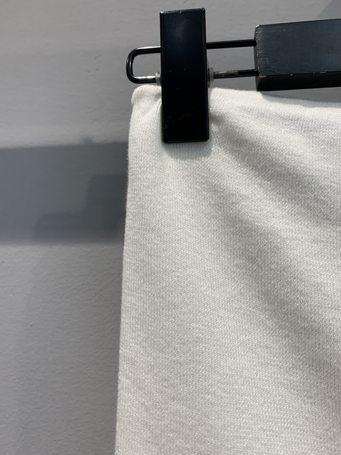 新款🔥出货啦📢 Y版开发 Miumi*2025早秋新款字母logo奶油白针织抹胸。柔糯针织面料勾勒身材曲