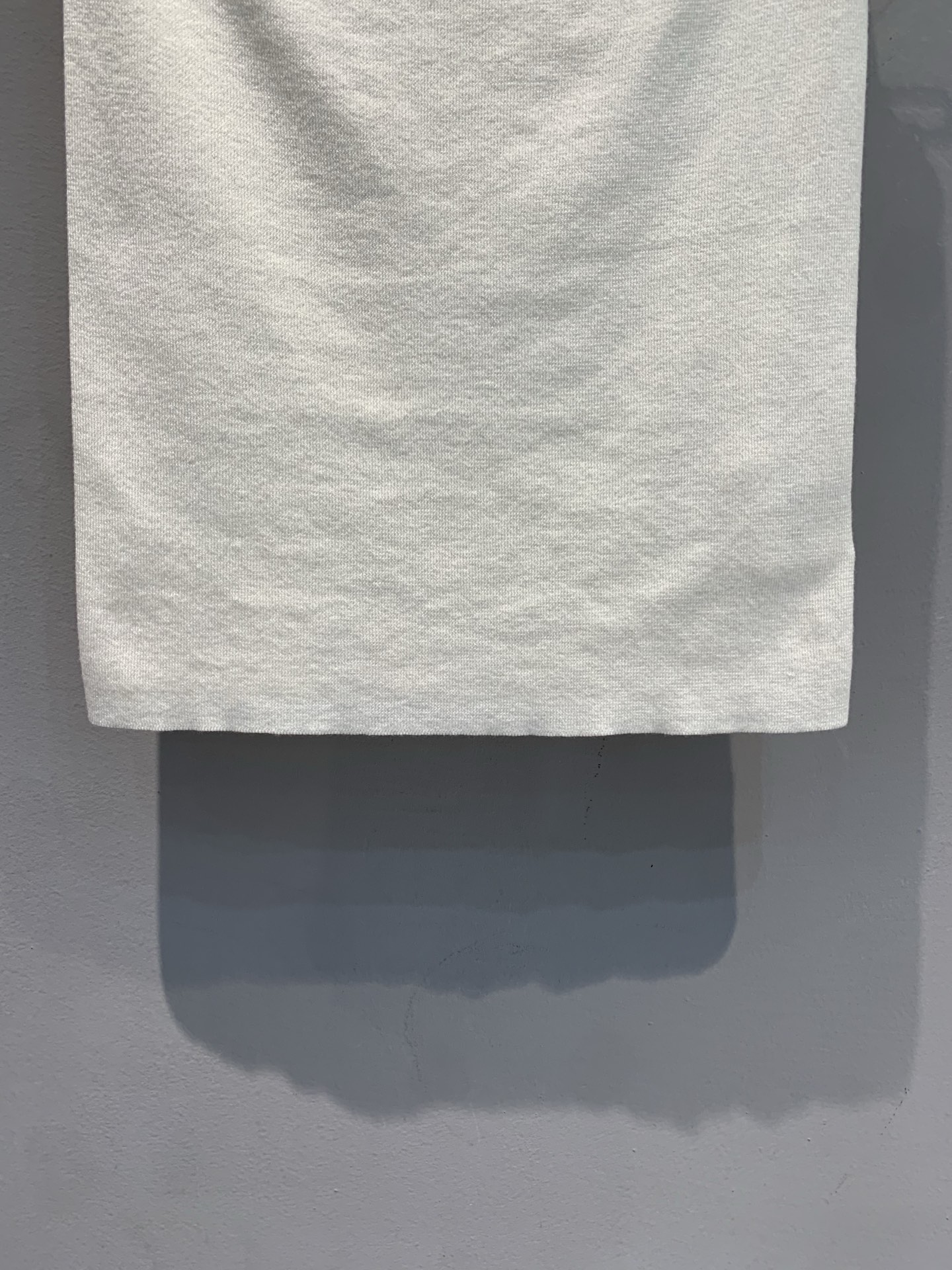 新款🔥出货啦📢 Y版开发 Miumi*2025早秋新款字母logo奶油白针织抹胸。柔糯针织面料勾勒身材曲