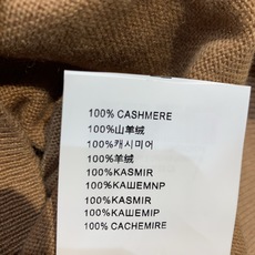 新款🔥出货啦📢 Y版开发 Miumi*2025秋冬新款时髦复古菱格纹polo领山羊绒针织上衣。采用进口山 新款🔥出货啦📢 Y版开发 Miumi*2025秋冬新款时髦复古菱格纹polo领山羊绒针织上衣。采用进口山