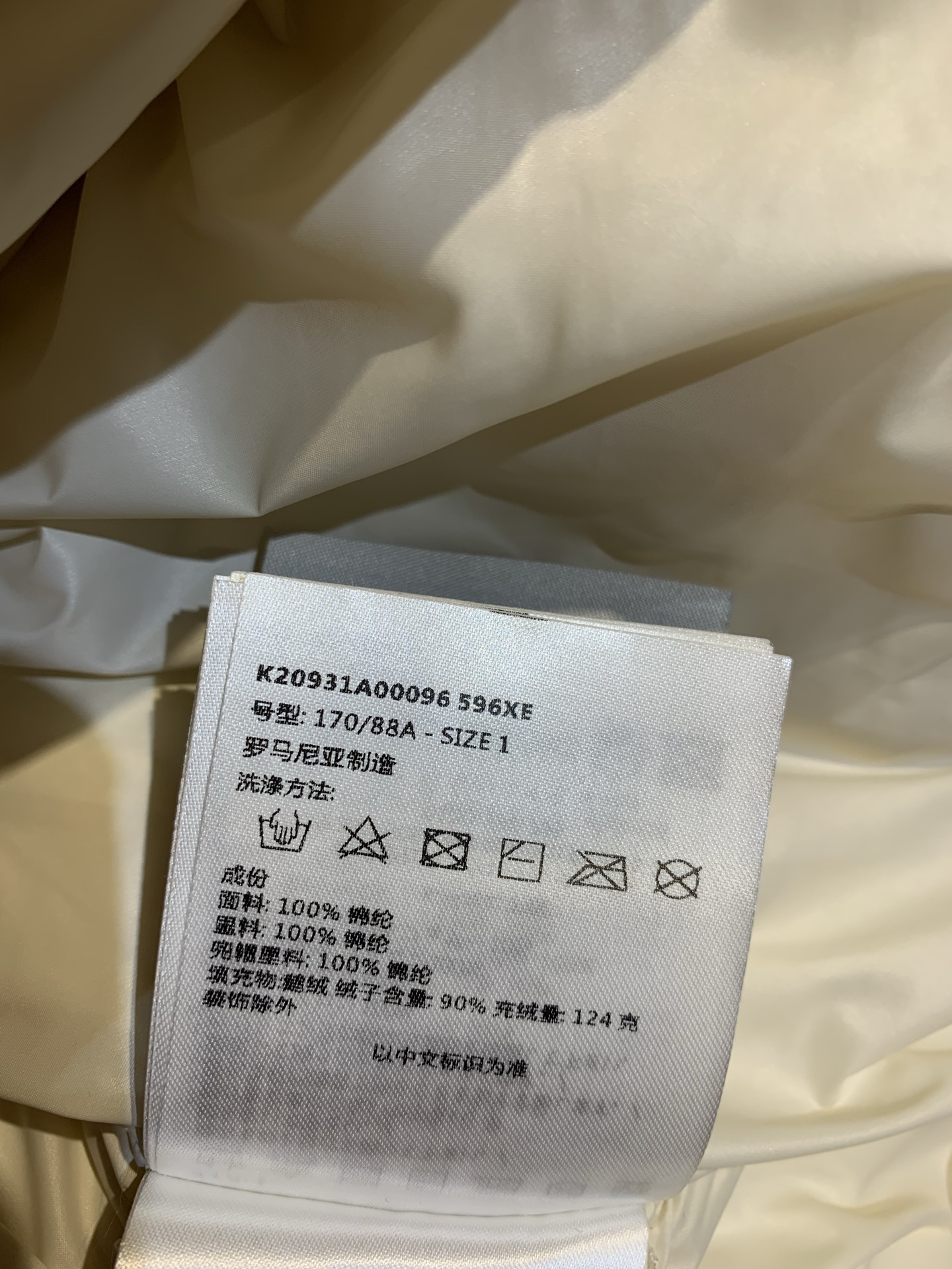 新款🔥出货啦 Y版开发 Moncle*2025秋冬新款时髦百搭可拆卸连帽短款羽绒马甲。奶白色太干净高级了