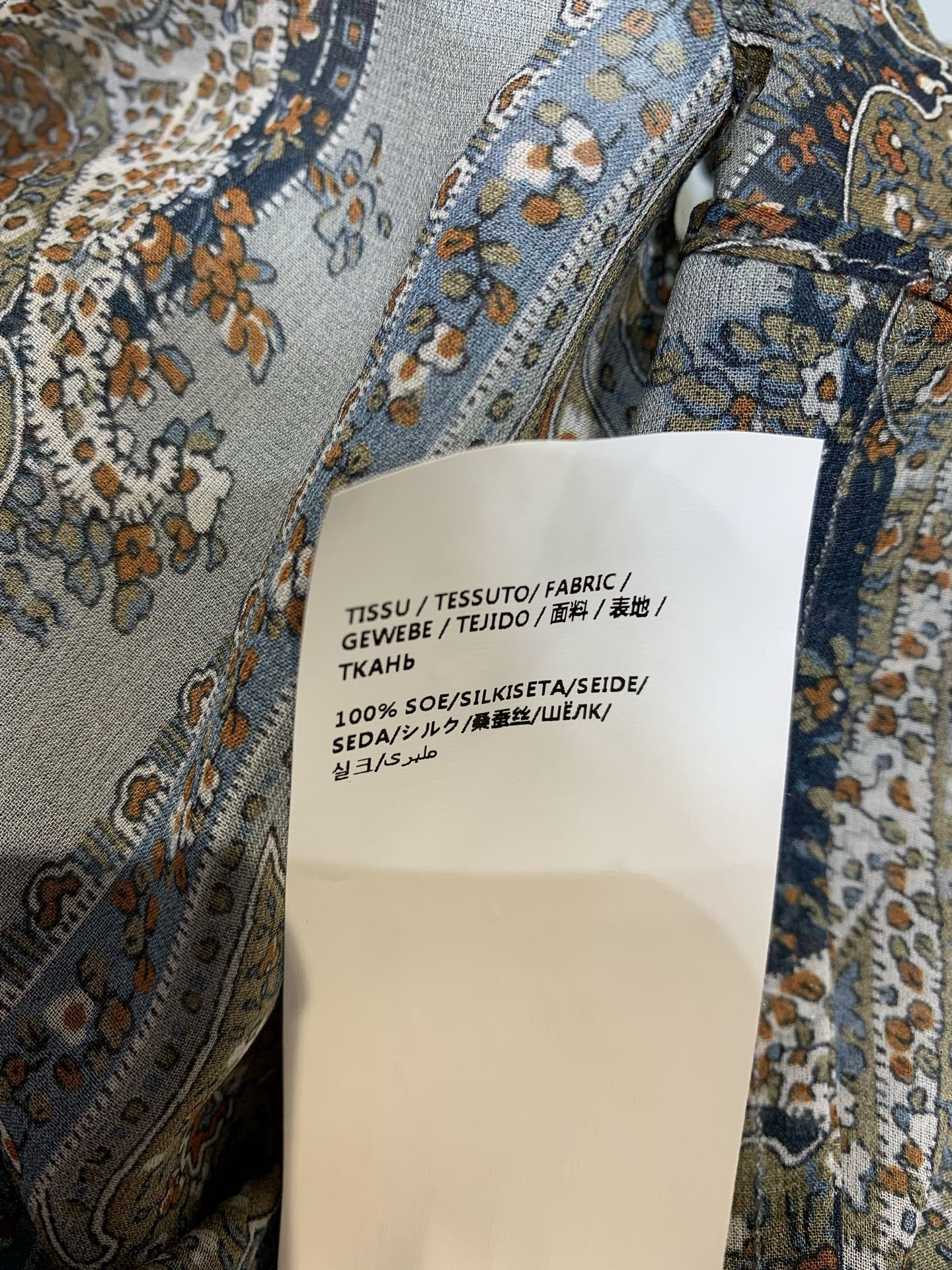 新款🔥出货啦 Y版开发 Ysl2025早秋新款时髦复古佩斯利花纹真丝衬衫。细腻桑蚕丝触感柔到犯规，复古佩