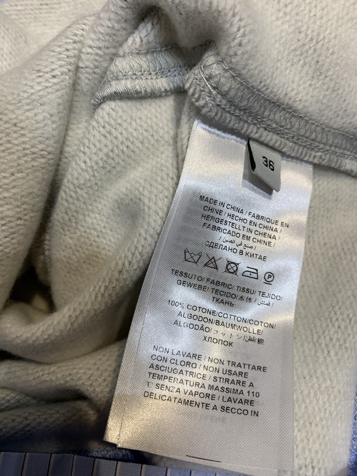 新款🔥出货啦📢 Y版开发 G家2025早秋新款假两件圆领纯棉卫衣。灰色纯棉卫衣面料软乎乎的巨舒服，下摆拼