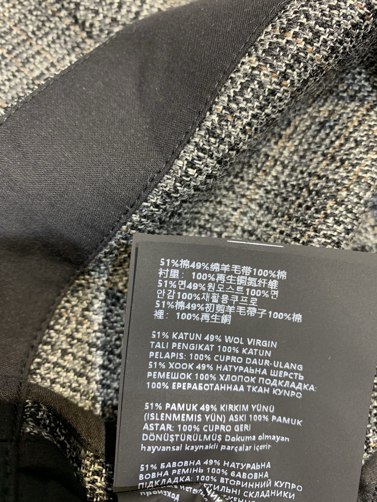 新款🔥出货啦📢 Y版开发 Prad*2025秋冬新款复古时髦格纹羊毛短款外套。细腻羊毛格纹面料自带低调奢
