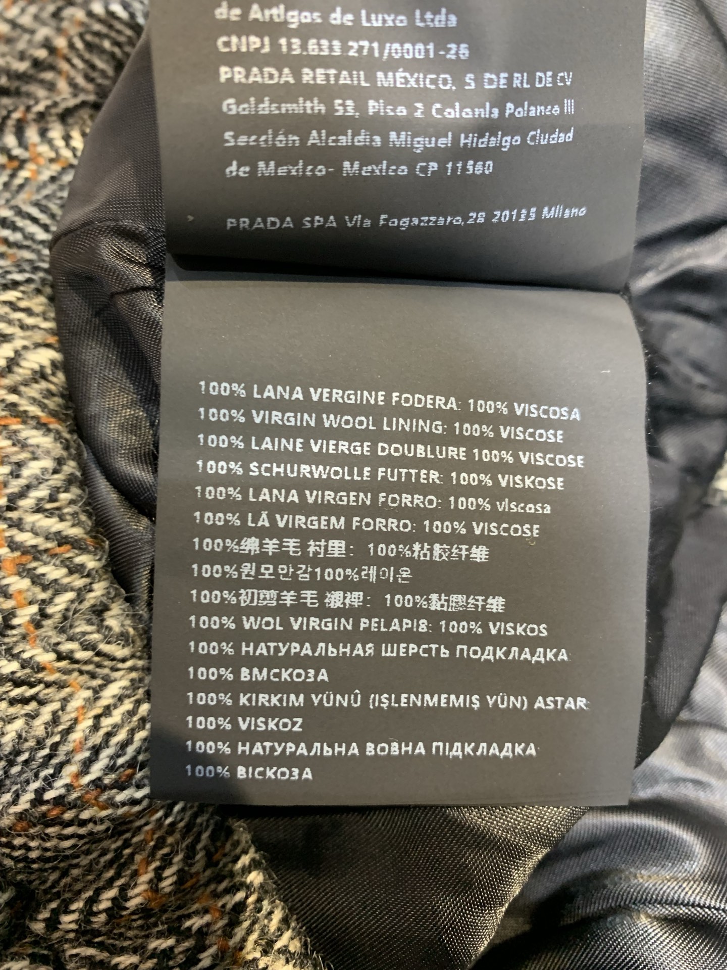 新款🔥出货啦📢 Y版开发 Miumi*2025秋冬新款复古甜飒风格纹系带羊毛半裙。细腻羊毛面料，自带高级