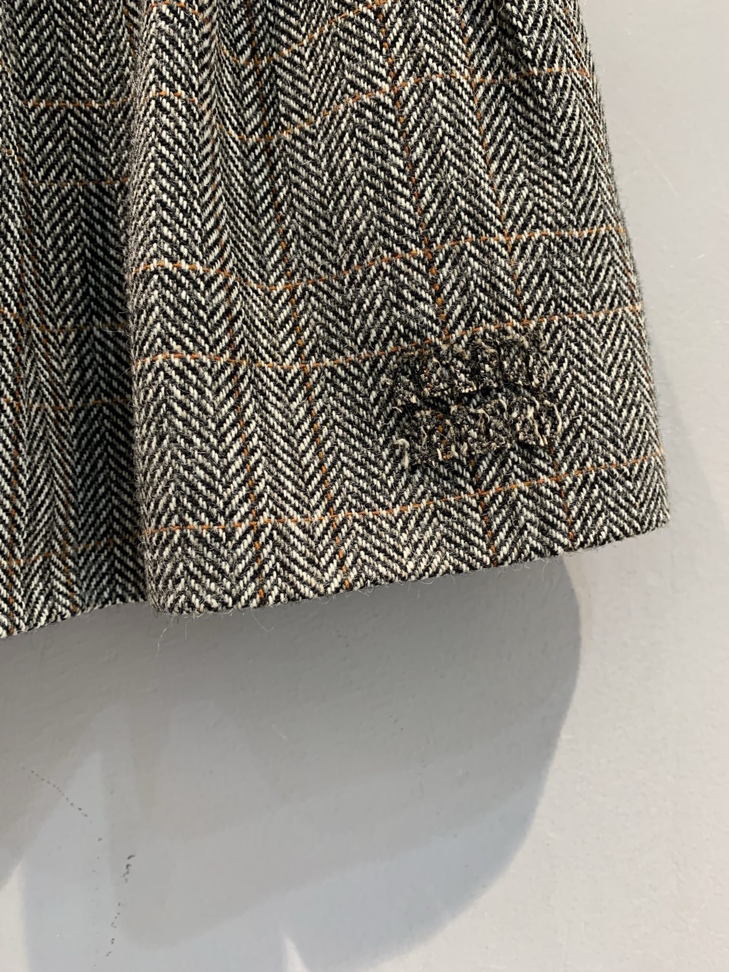 新款🔥出货啦📢 Y版开发 Miumi*2025秋冬新款复古甜飒风格纹系带羊毛半裙。细腻羊毛面料，自带高级