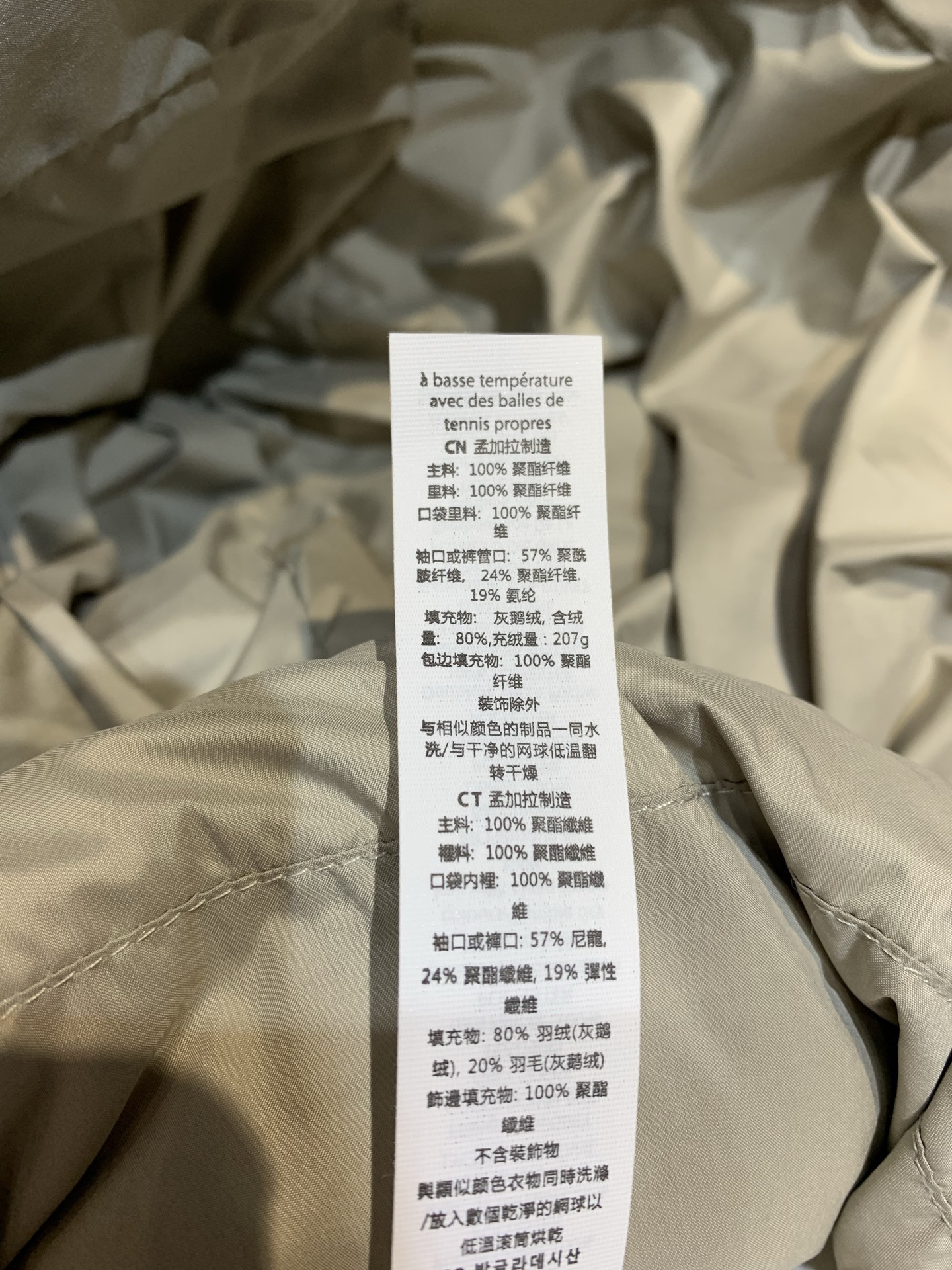 新款🔥出货啦📢 Y版开发 Lulu2025秋冬新款可拆卸连帽羽绒马甲。采用国标灰鹅绒填充，蓬松保暖又轻便