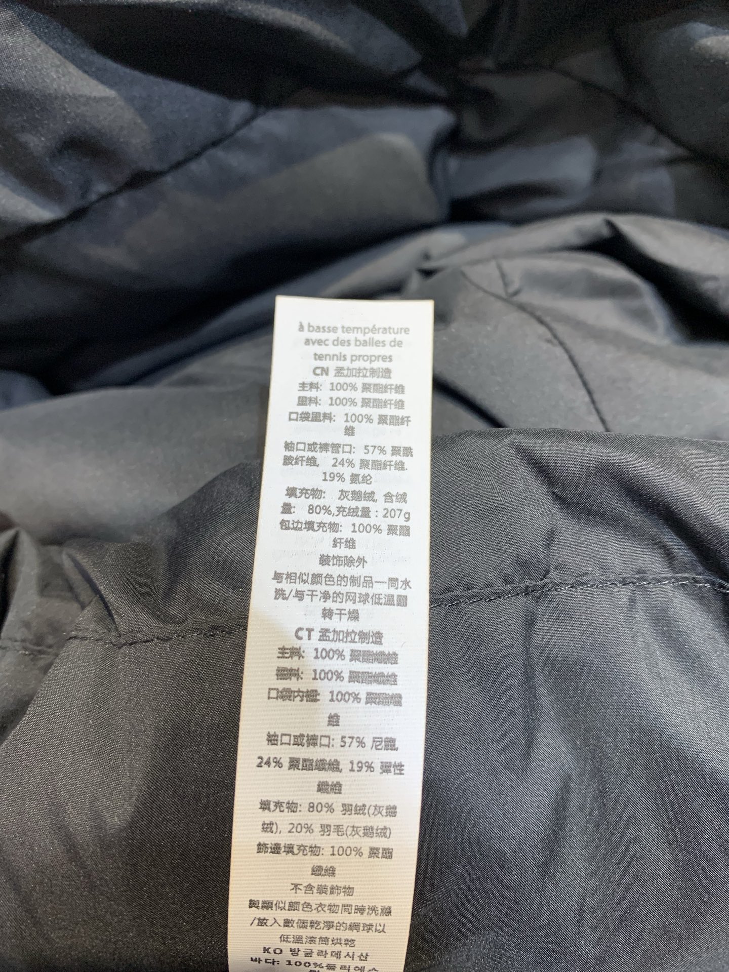 新款🔥出货啦📢 Y版开发 Lulu2025秋冬新款可拆卸连帽羽绒马甲。采用国标灰鹅绒填充，蓬松保暖又轻便