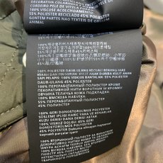 新款🔥出货啦 大货实拍 Miumi*2025秋冬新款时髦复古撞色领菱格绗缝棉服夹克。橄榄绿绗缝面料自带复 新款🔥出货啦 大货实拍 Miumi*2025秋冬新款时髦复古撞色领菱格绗缝棉服夹克。橄榄绿绗缝面料自带复