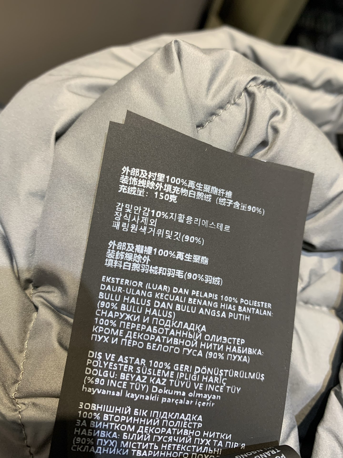 新款🔥出货啦📢 大货实拍 Miumi*2025秋冬新款小立领羽绒服，横切纹设计+高品质鹅绒填充，保暖力满