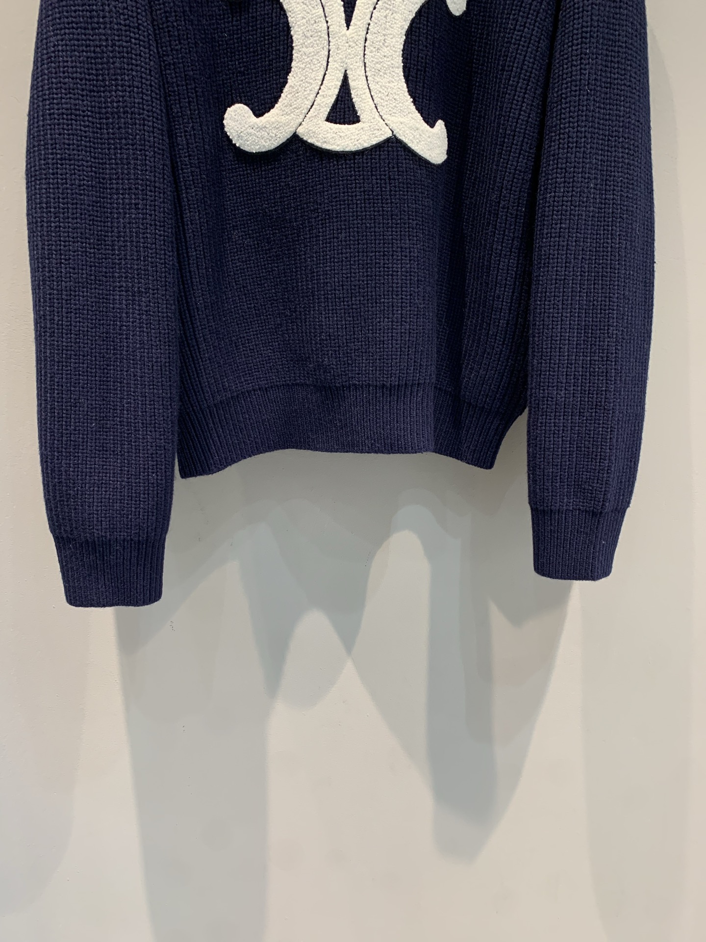 新款🔥出货啦📢 大货实拍 Celin*2025秋冬新款学院风凯旋门羊毛针织毛衣，100%绵羊毛，柔软细腻