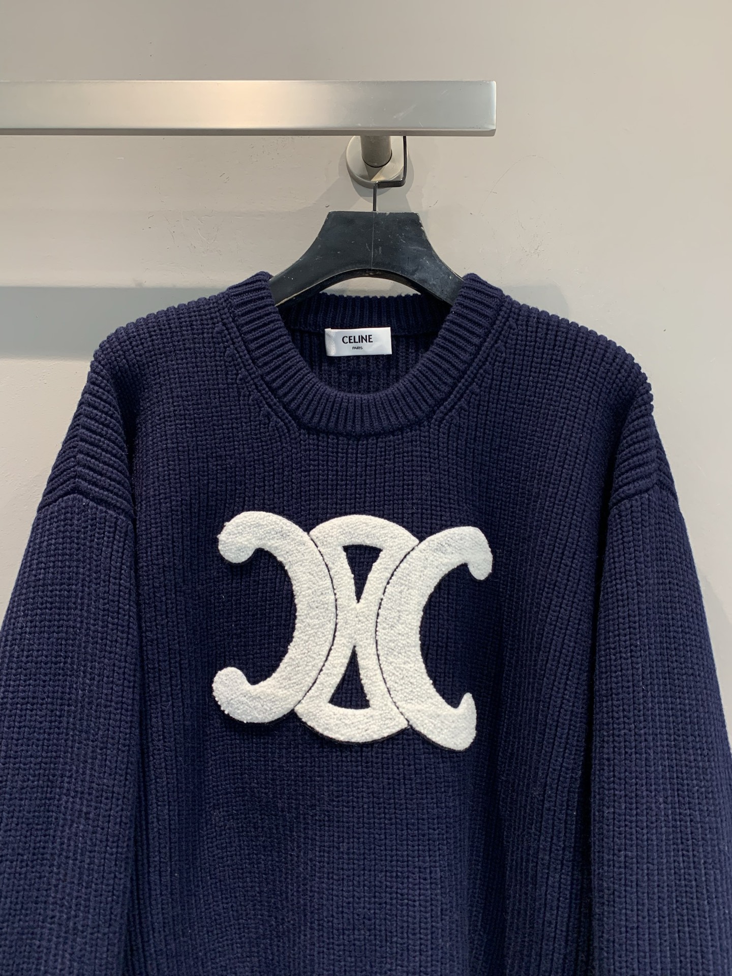 新款🔥出货啦📢 大货实拍 Celin*2025秋冬新款学院风凯旋门羊毛针织毛衣，100%绵羊毛，柔软细腻