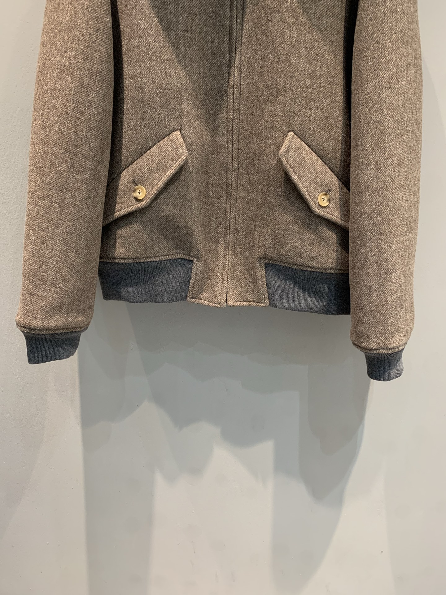 新款🔥出货啦📢 大货实拍 Miumi*2025秋冬新款时髦复古羊羔绒领毛呢外套，棕色毛呢+深灰拼接，羊羔