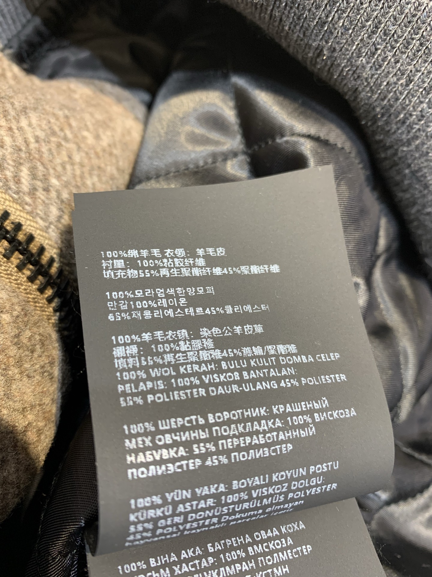 新款🔥出货啦📢 大货实拍 Miumi*2025秋冬新款时髦复古羊羔绒领毛呢外套，棕色毛呢+深灰拼接，羊羔