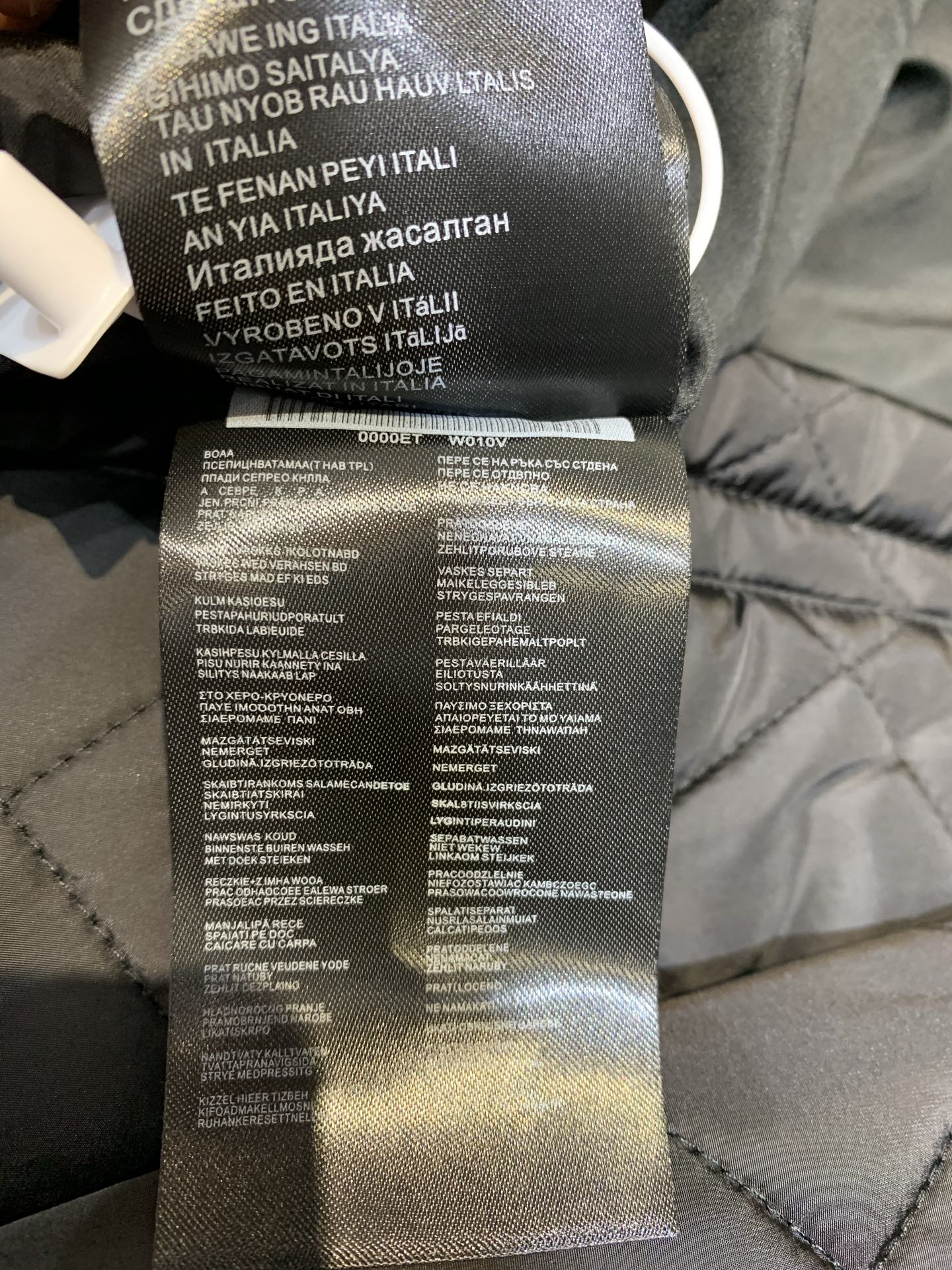 新款🔥出货啦📢 大货实拍 Prad*2025秋冬新款复古时髦丝绒领菱格纹棉服，经典设计+高品质面料，内里