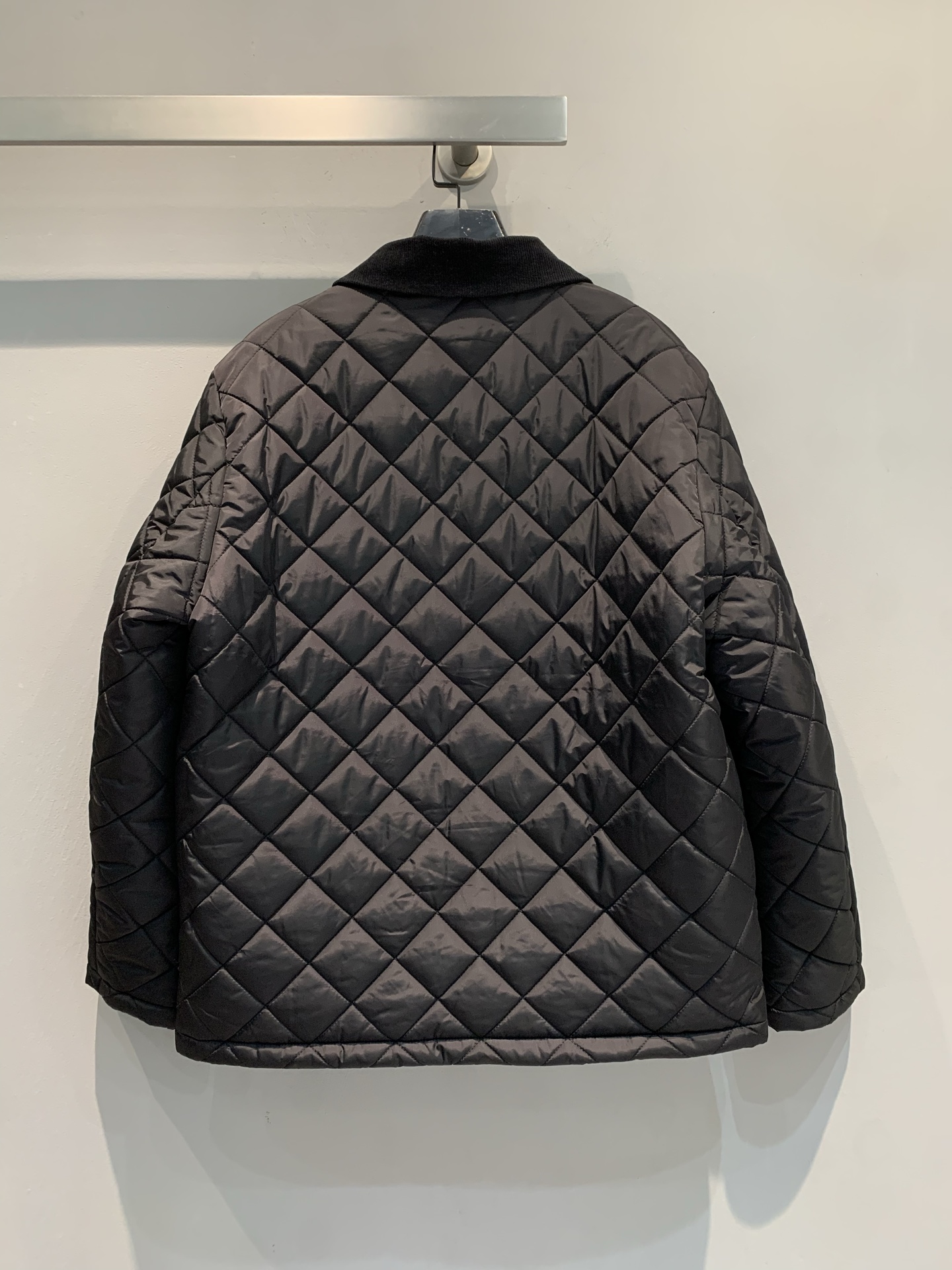 新款🔥出货啦📢 大货实拍 Prad*2025秋冬新款复古时髦丝绒领菱格纹棉服，经典设计+高品质面料，内里