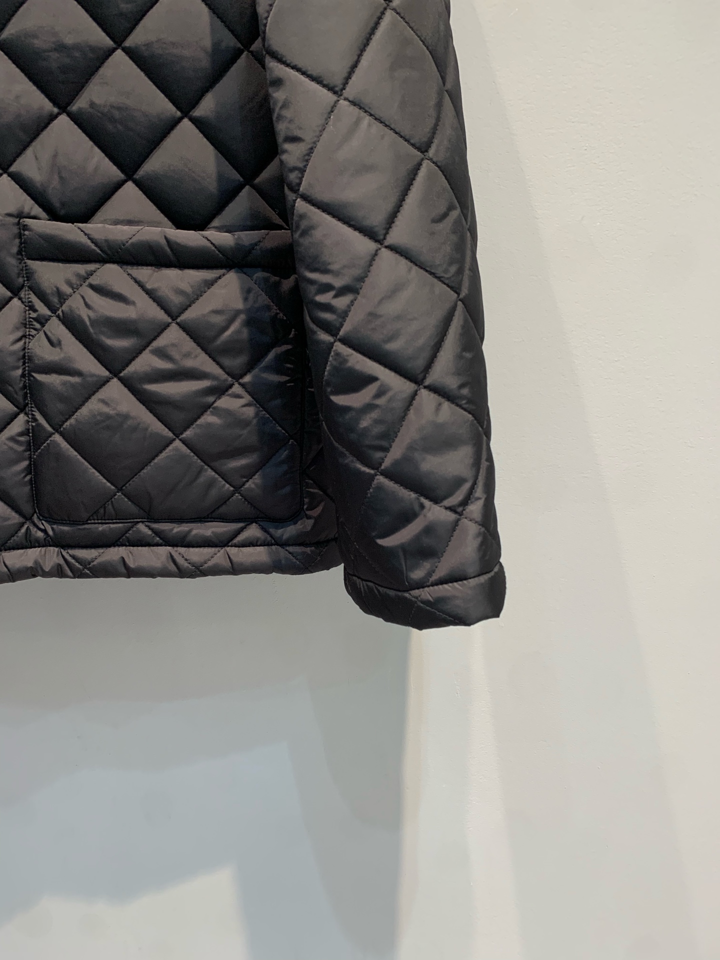 新款🔥出货啦📢 大货实拍 Prad*2025秋冬新款复古时髦丝绒领菱格纹棉服，经典设计+高品质面料，内里