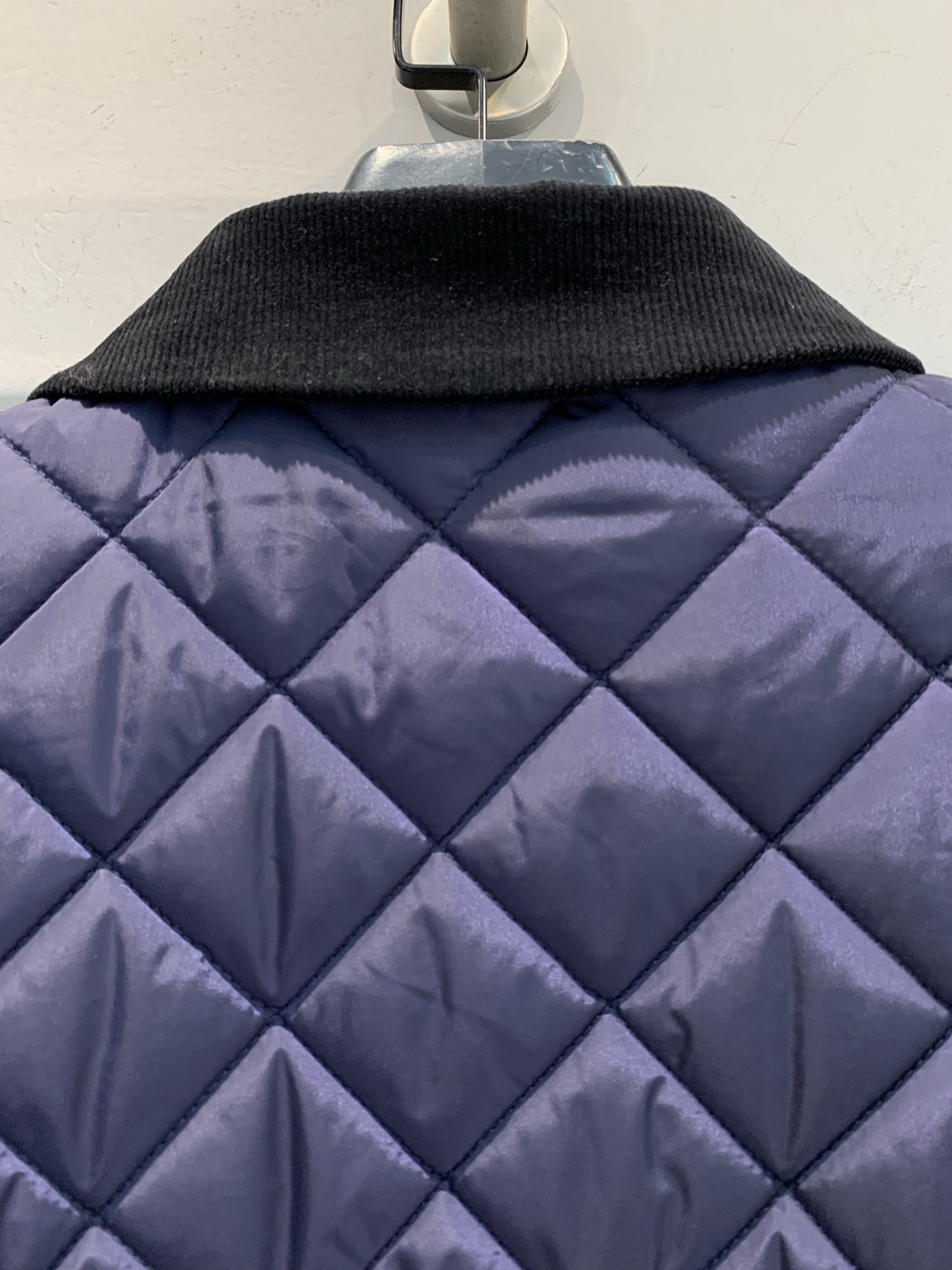 新款🔥出货啦📢 大货实拍 Prad*2025秋冬新款复古时髦丝绒领菱格纹棉服，经典设计+高品质面料，内里