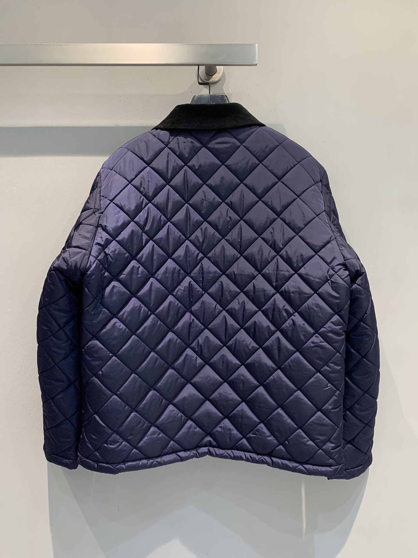 新款🔥出货啦📢 大货实拍 Prad*2025秋冬新款复古时髦丝绒领菱格纹棉服，经典设计+高品质面料，内里