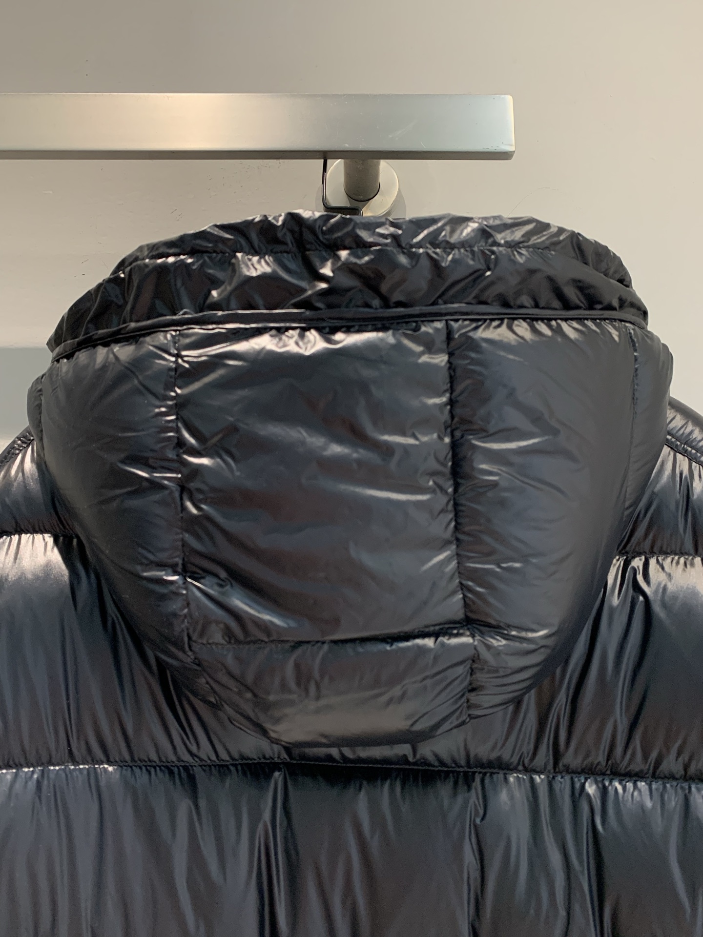 新款🔥出货啦📢 大货实拍 Moncle* 2025秋冬新款maya经典款羽绒服，亮面尼龙材质+90%白鹅