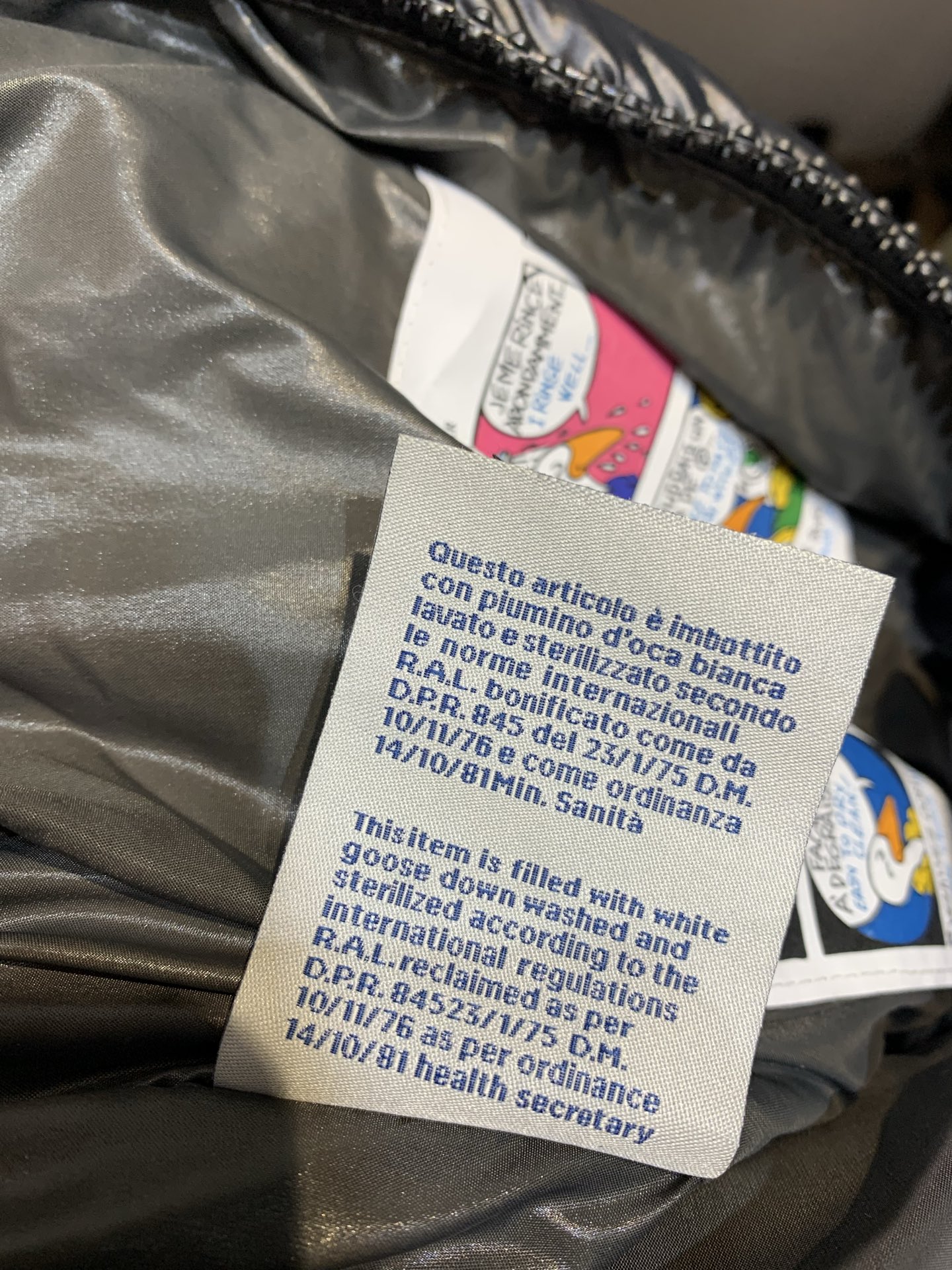 新款🔥出货啦📢 大货实拍 Moncle* 2025秋冬新款maya经典款羽绒服，亮面尼龙材质+90%白鹅