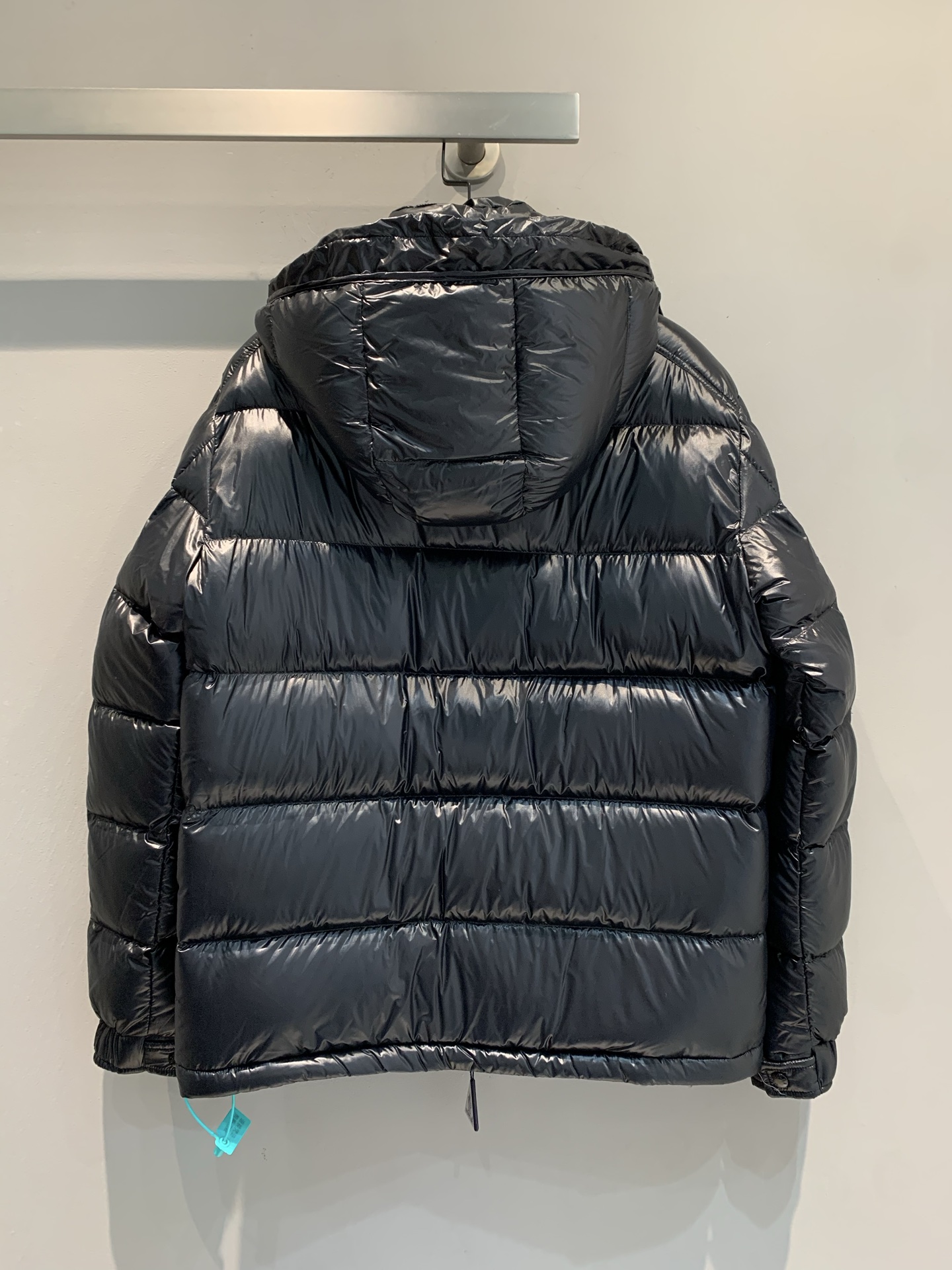 新款🔥出货啦📢 大货实拍 Moncle* 2025秋冬新款maya经典款羽绒服，亮面尼龙材质+90%白鹅