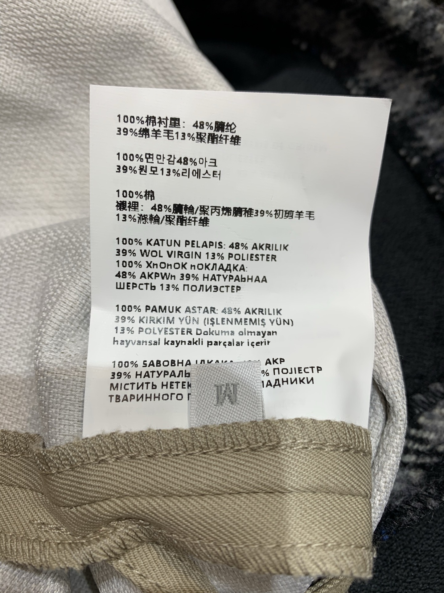 新款🔥出货啦📢 大货实拍 Miumi*2025秋冬新款英伦风时髦复古两面穿格纹风衣。经典英伦风设计，两面