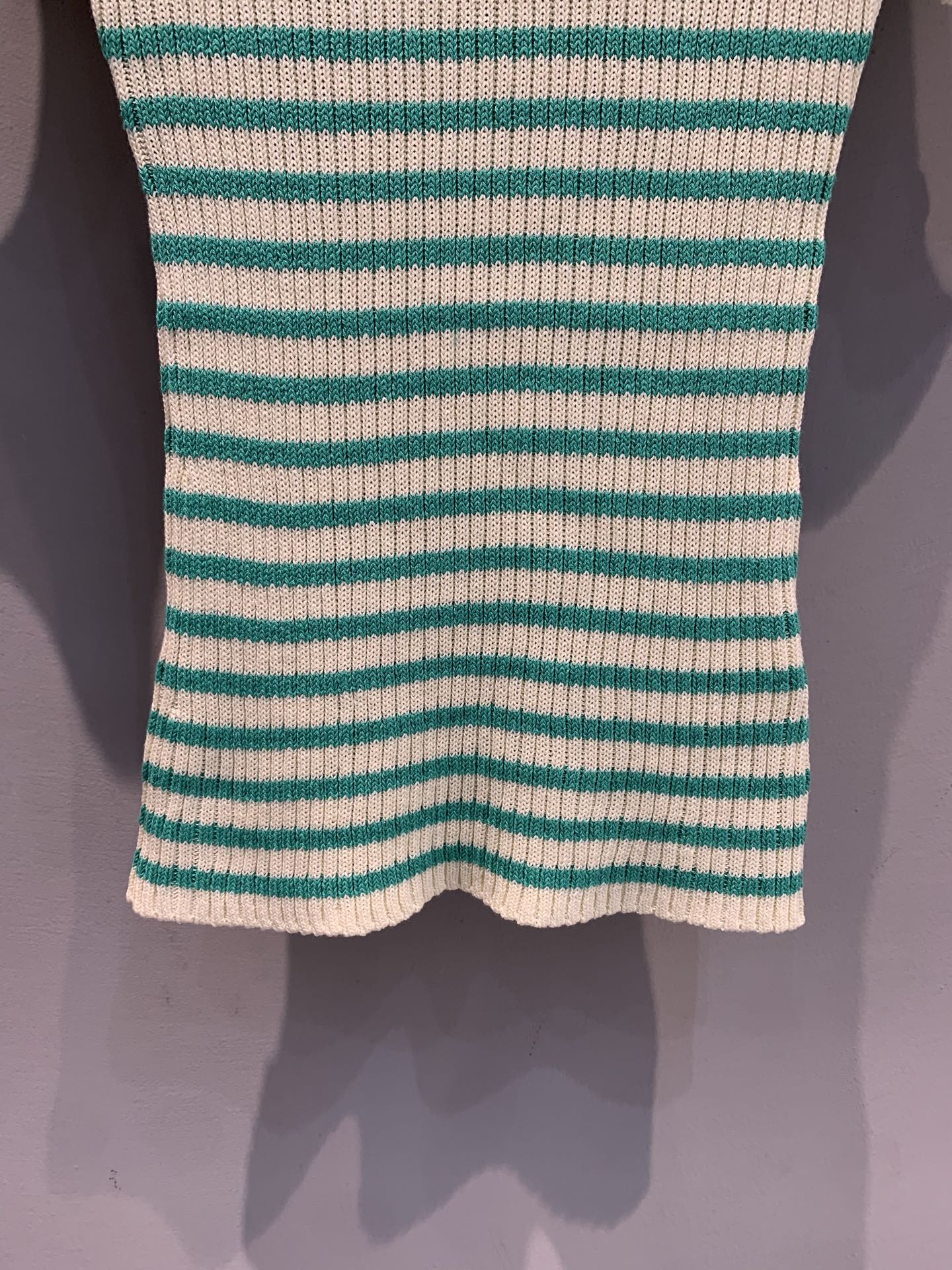 新款🔥出货啦📢 大货实拍 CD2025秋冬新款薄荷绿条纹针织上衣 来自Dioriviera限定系列，经典